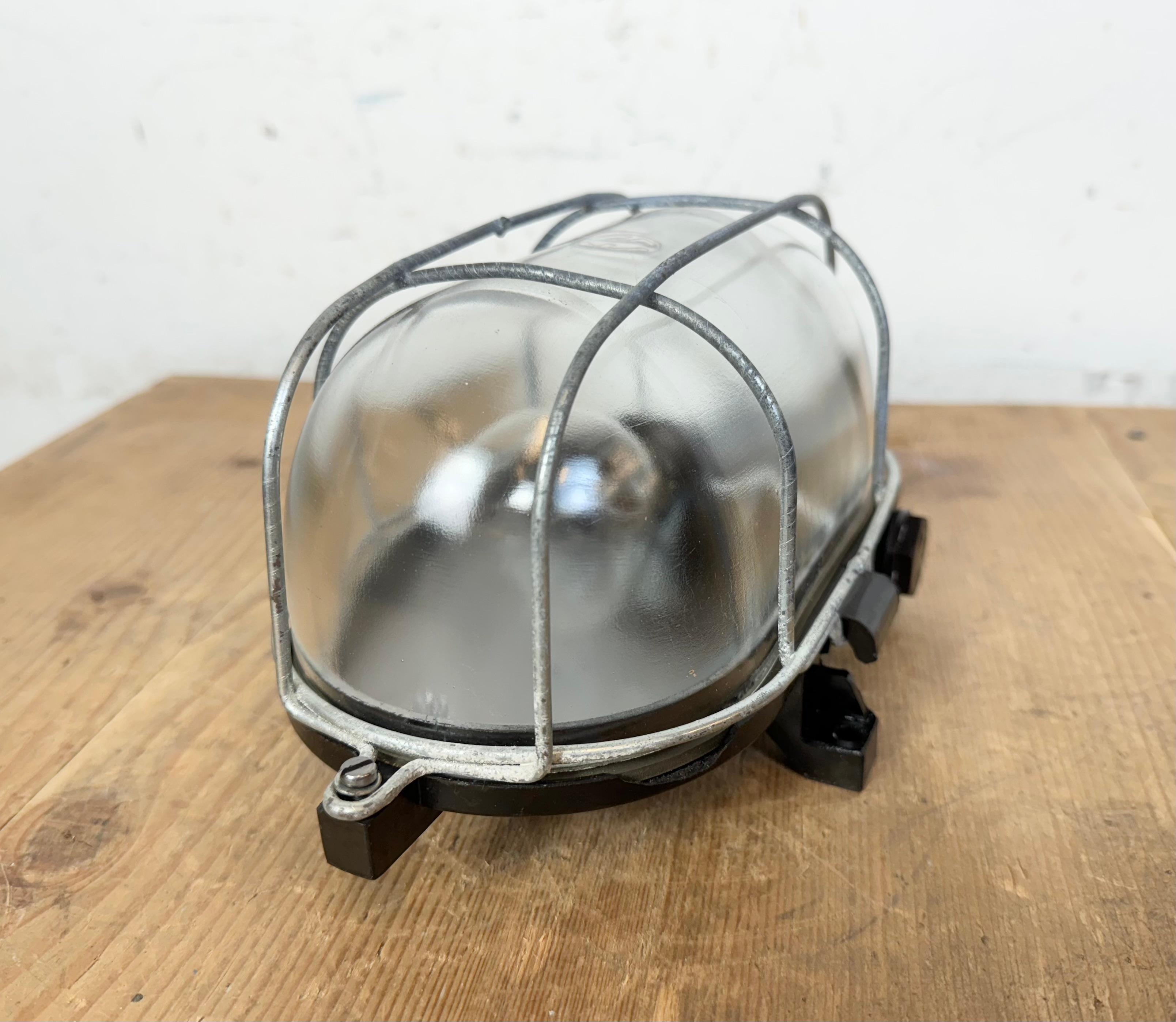 Industrial Brown Bakelite Wall Light with Clear Glass, 1960s For Sale 5