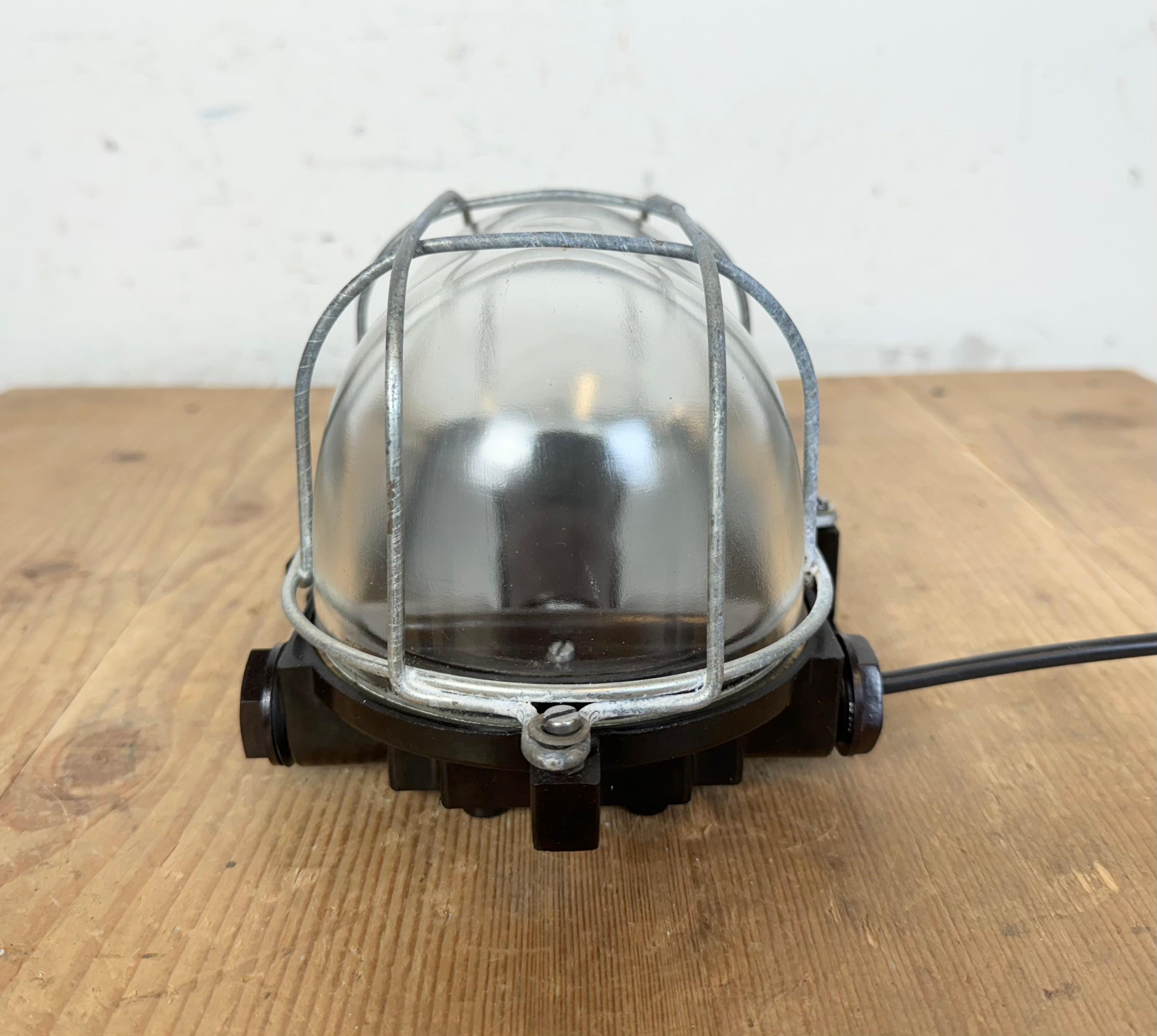 Industrial Brown Bakelite Wall Light with Clear Glass, 1960s For Sale 8