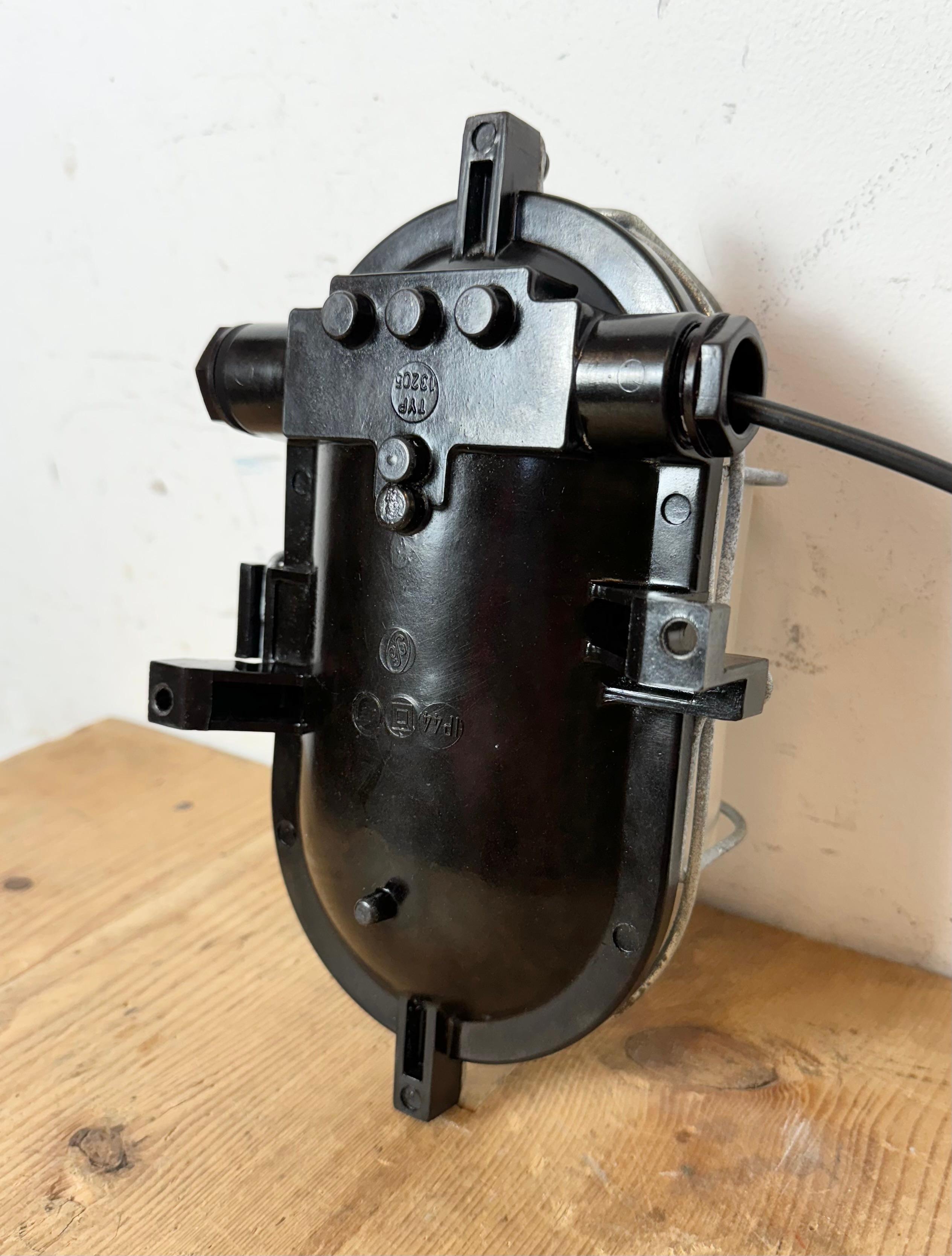 Industrial Brown Bakelite Wall Light with Clear Glass, 1960s For Sale 9