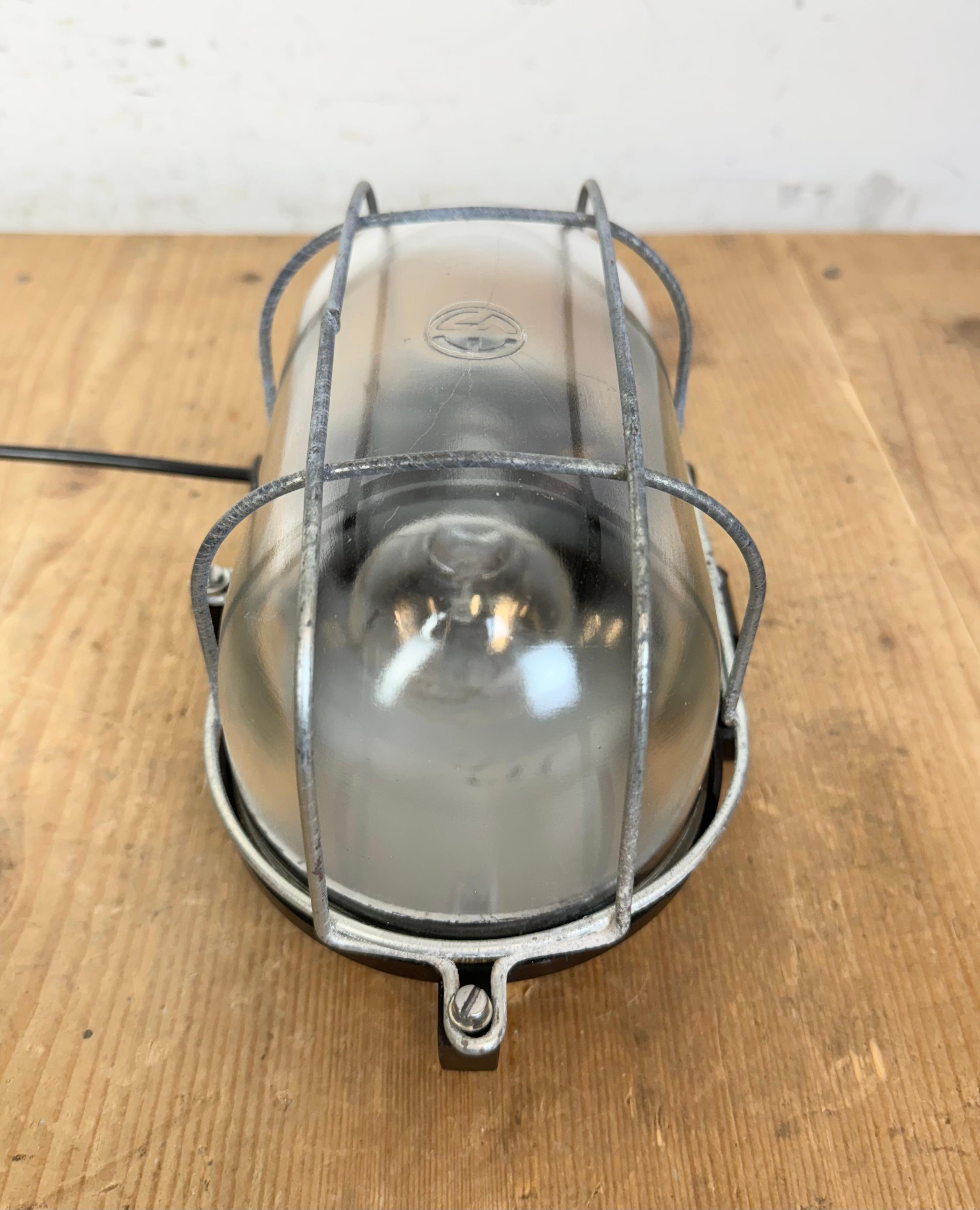 Industrial Brown Bakelite Wall Light with Clear Glass, 1960s For Sale 11