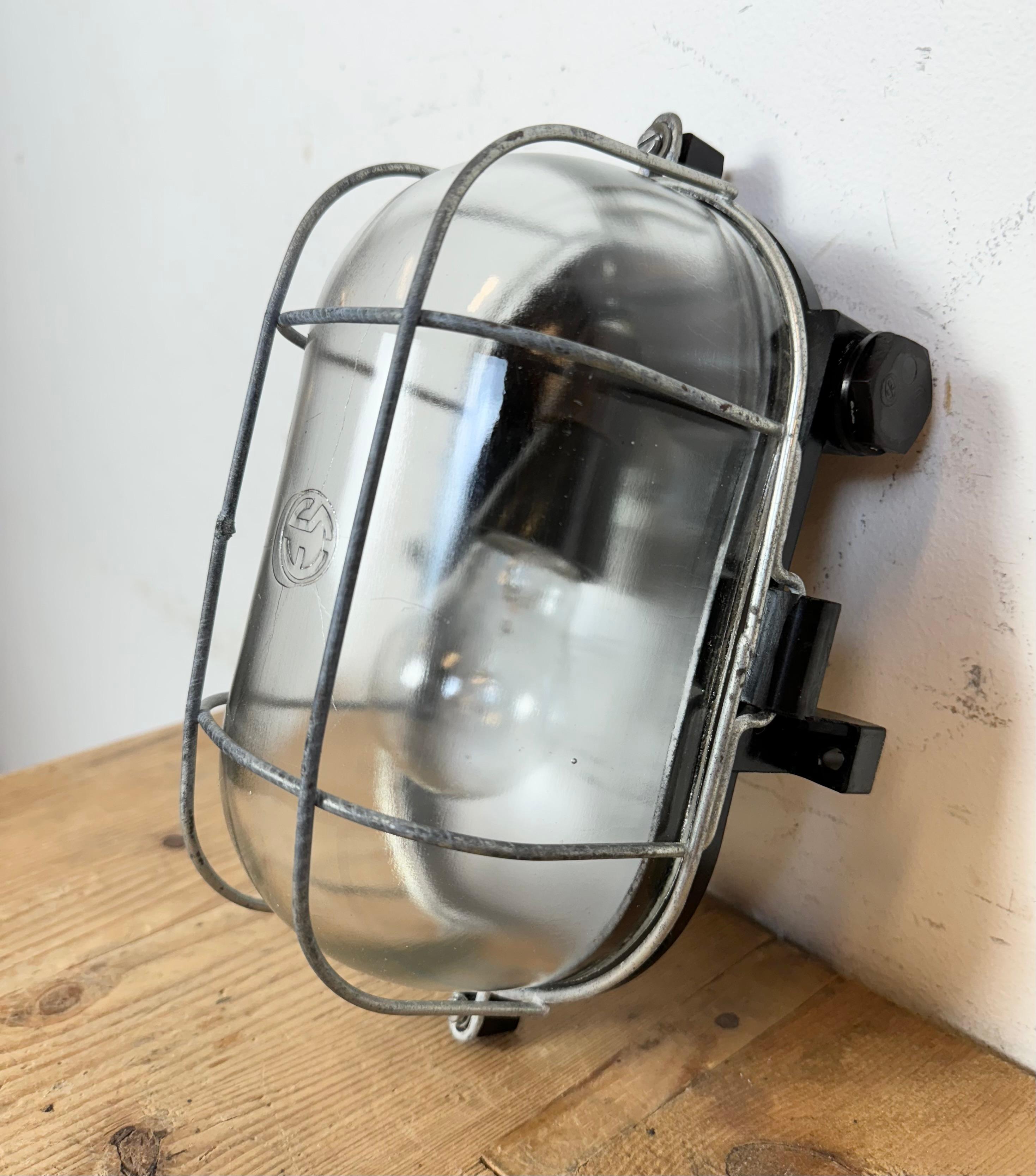 Industrial Brown Bakelite Wall Light with Clear Glass, 1960s In Good Condition For Sale In Kojetice, CZ