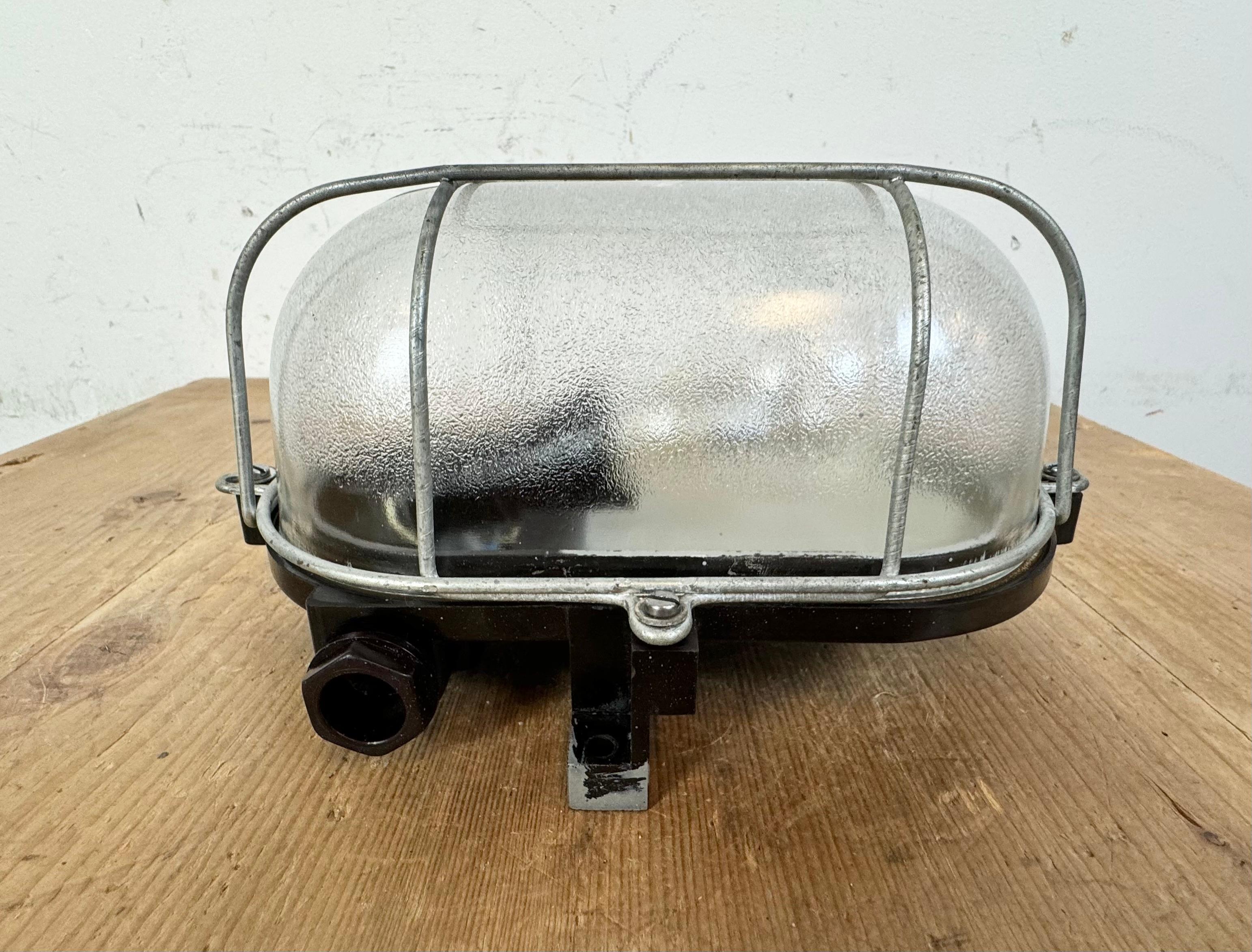 Industrial Brown Bakelite Wall Light with Frosted Glass, 1960s For Sale 7