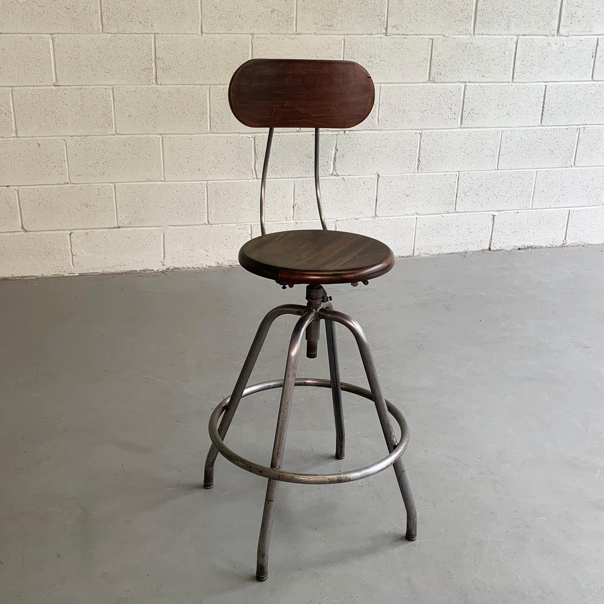 Taburete de Dibujo Industrial de Acero Cepillado y Arce Estadounidense en venta