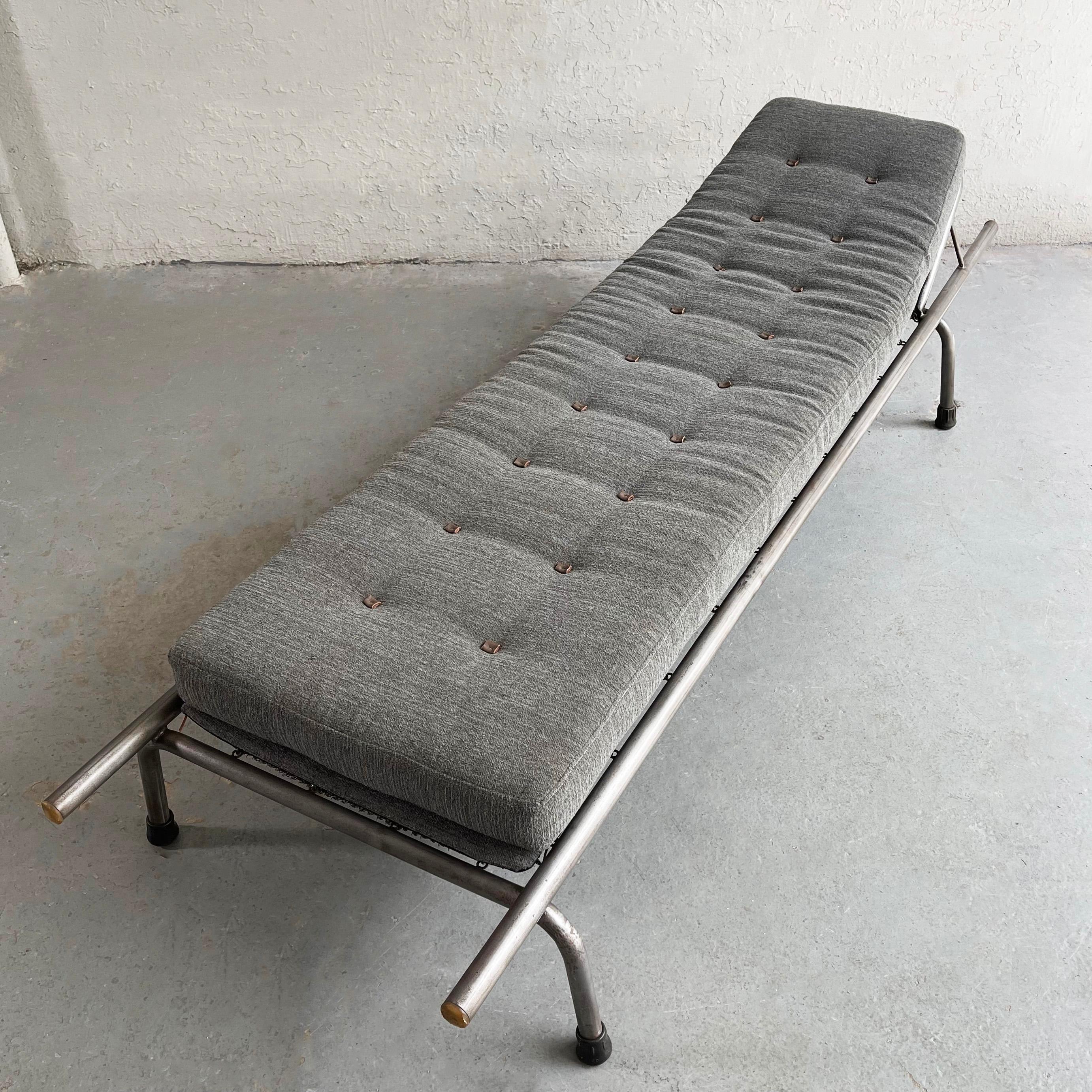 chaise longue industrial