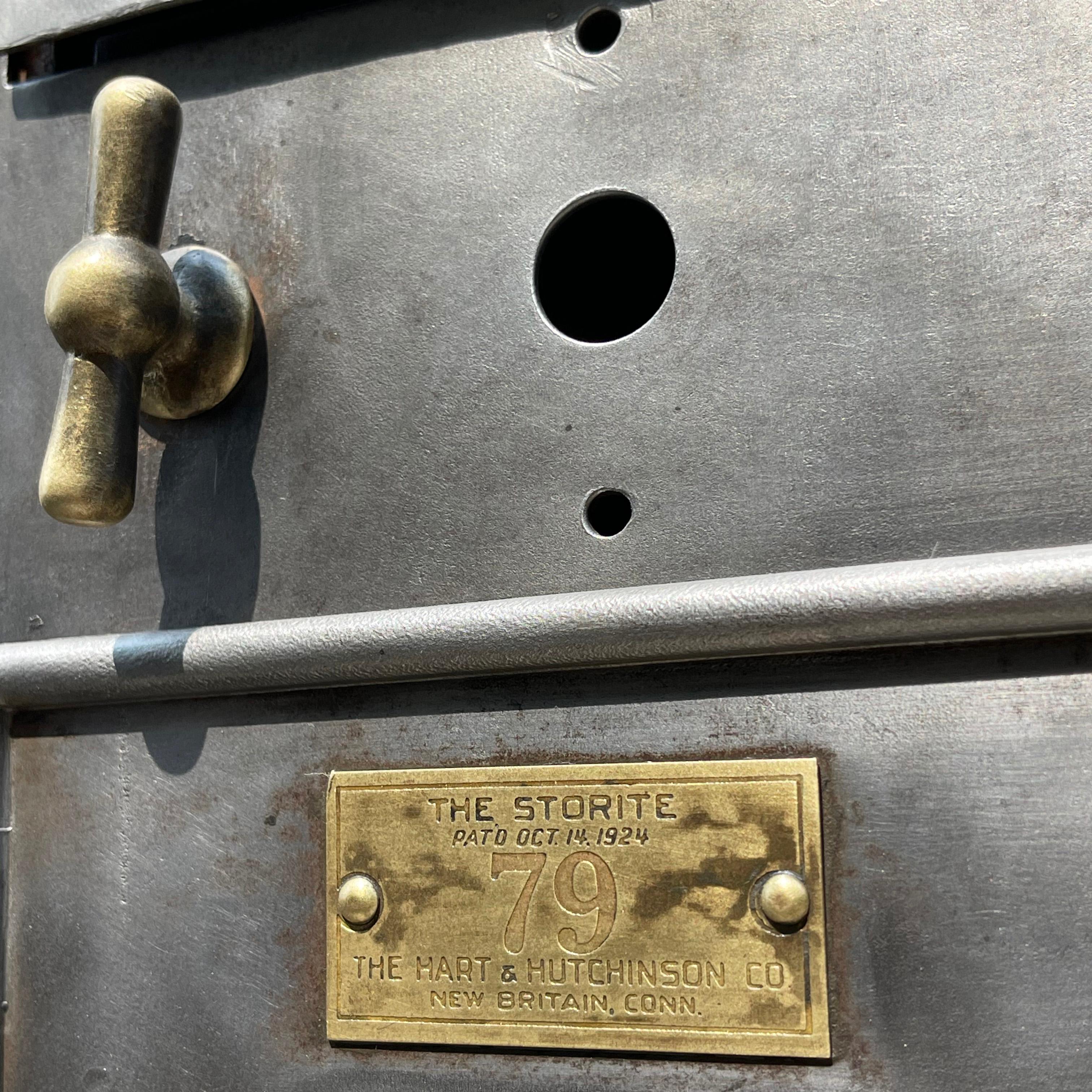 Ferrures d'usine industrielles en acier brossé de Hart & Hutchinson Co. Bon état - En vente à Brooklyn, NY