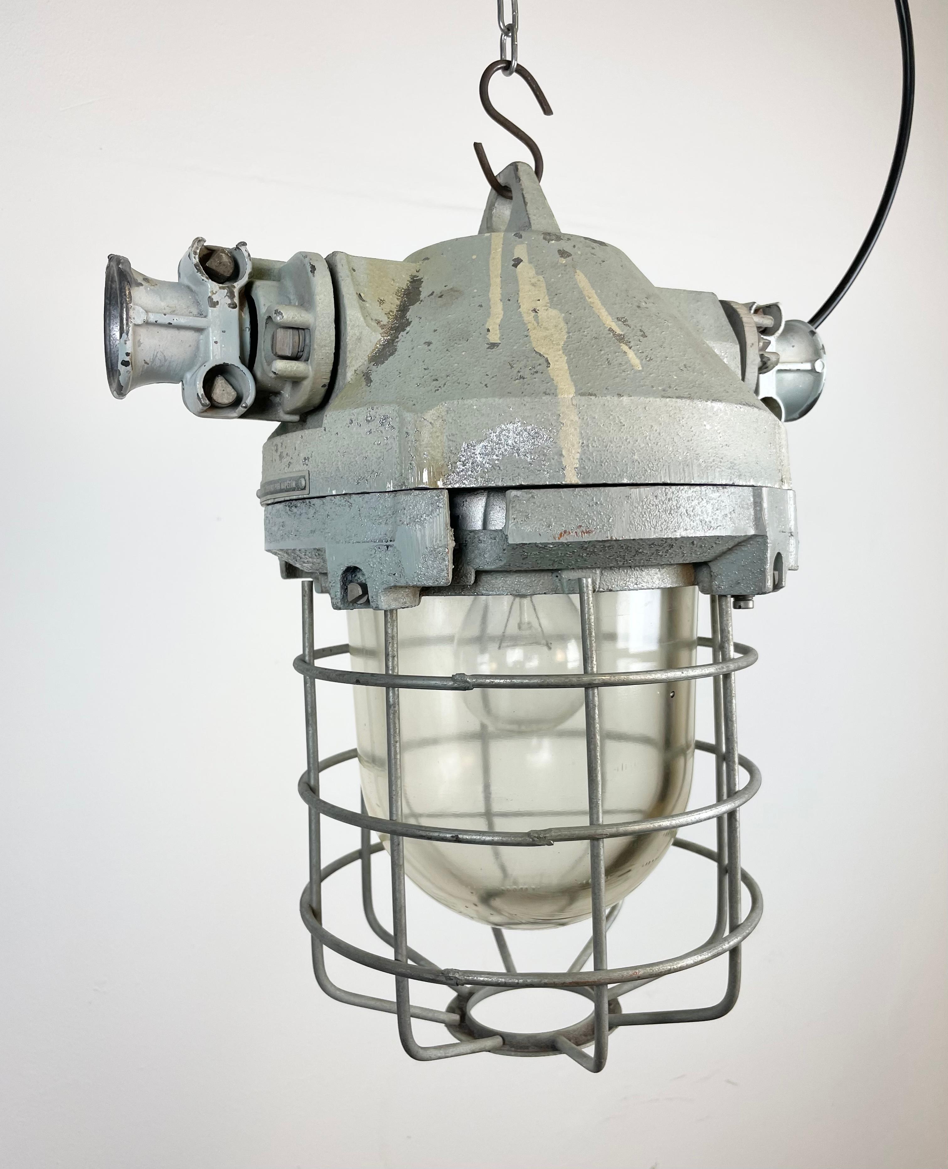 Industrial Bunker Ceiling Light with Iron Cage from Elektrosvit, 1970s For Sale 4
