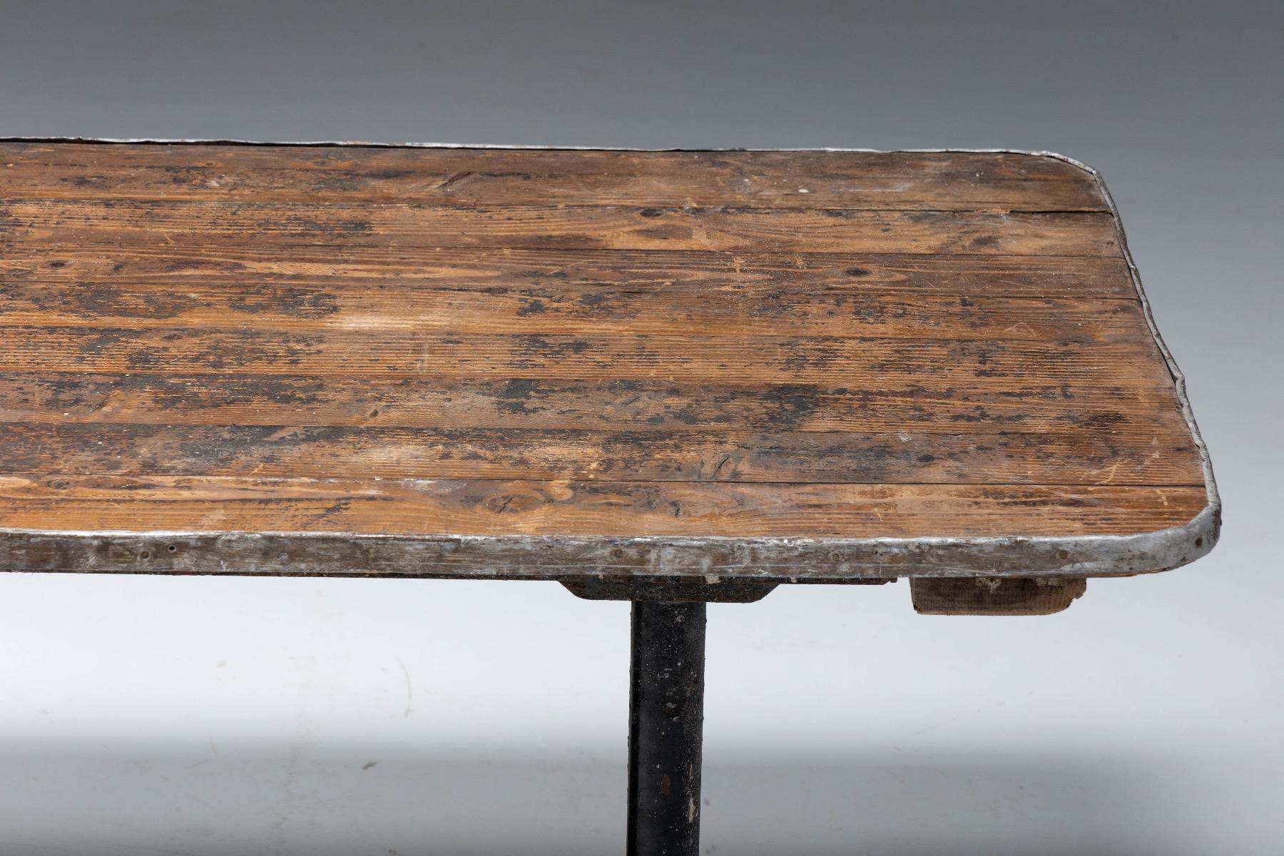 Table de salle à manger industrielle, France, années 1950 en vente 1