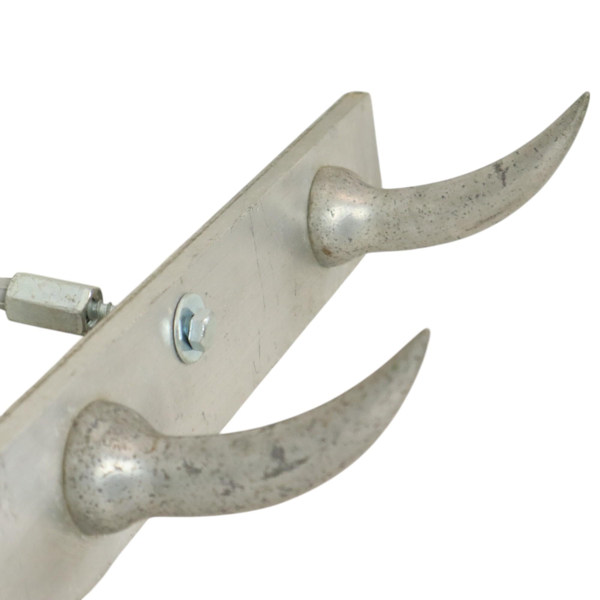 Metallo Scaffale industriale per macellai 4 ganci Wolf Teeth France in vendita