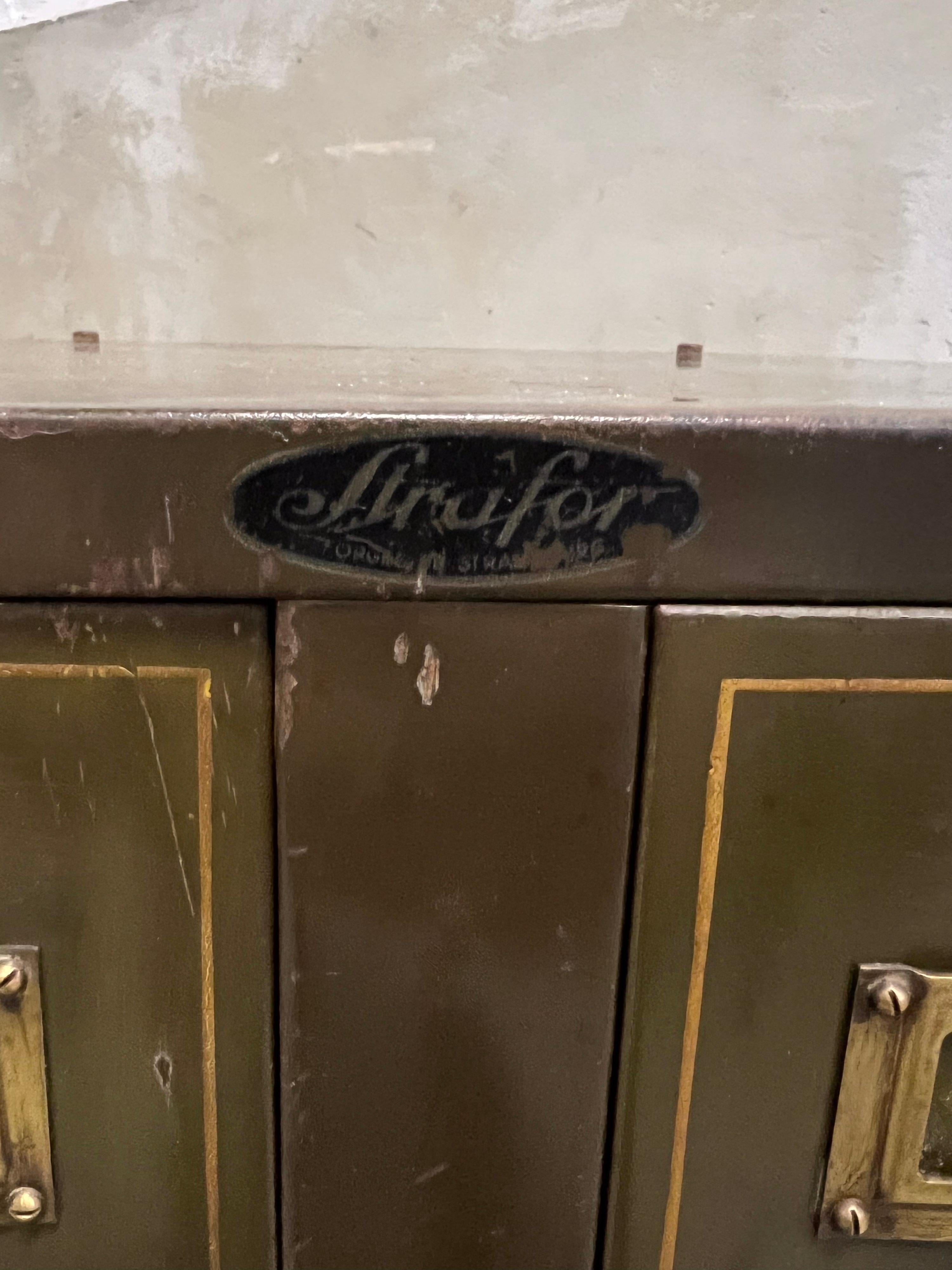 Industrial Cabinet Strafor Forges Strasbourgh, France, 1930s Original Paint In Good Condition In Hoogeveen, NL