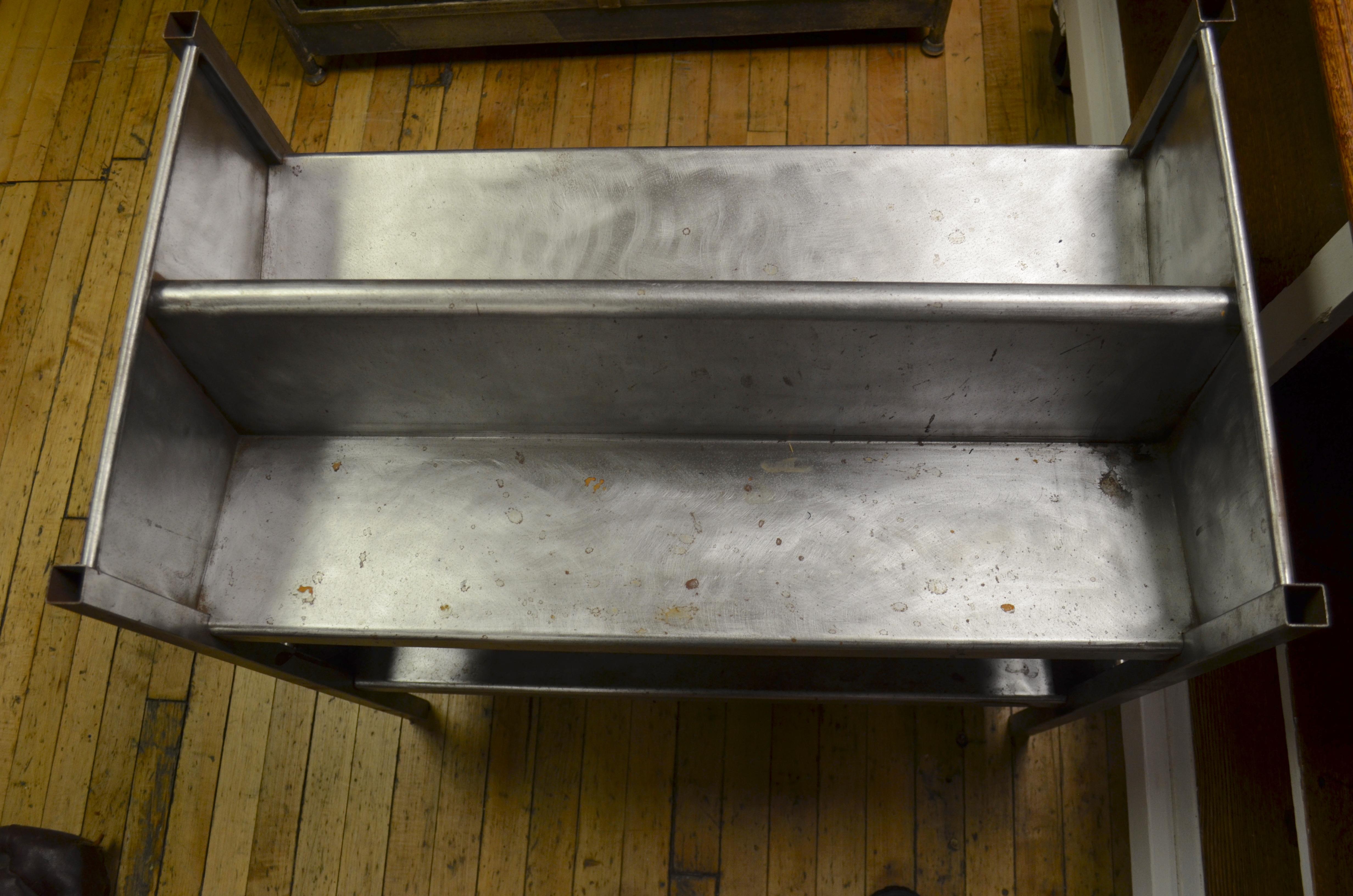 Industrial Cart of Steel with Storage Shelves 3