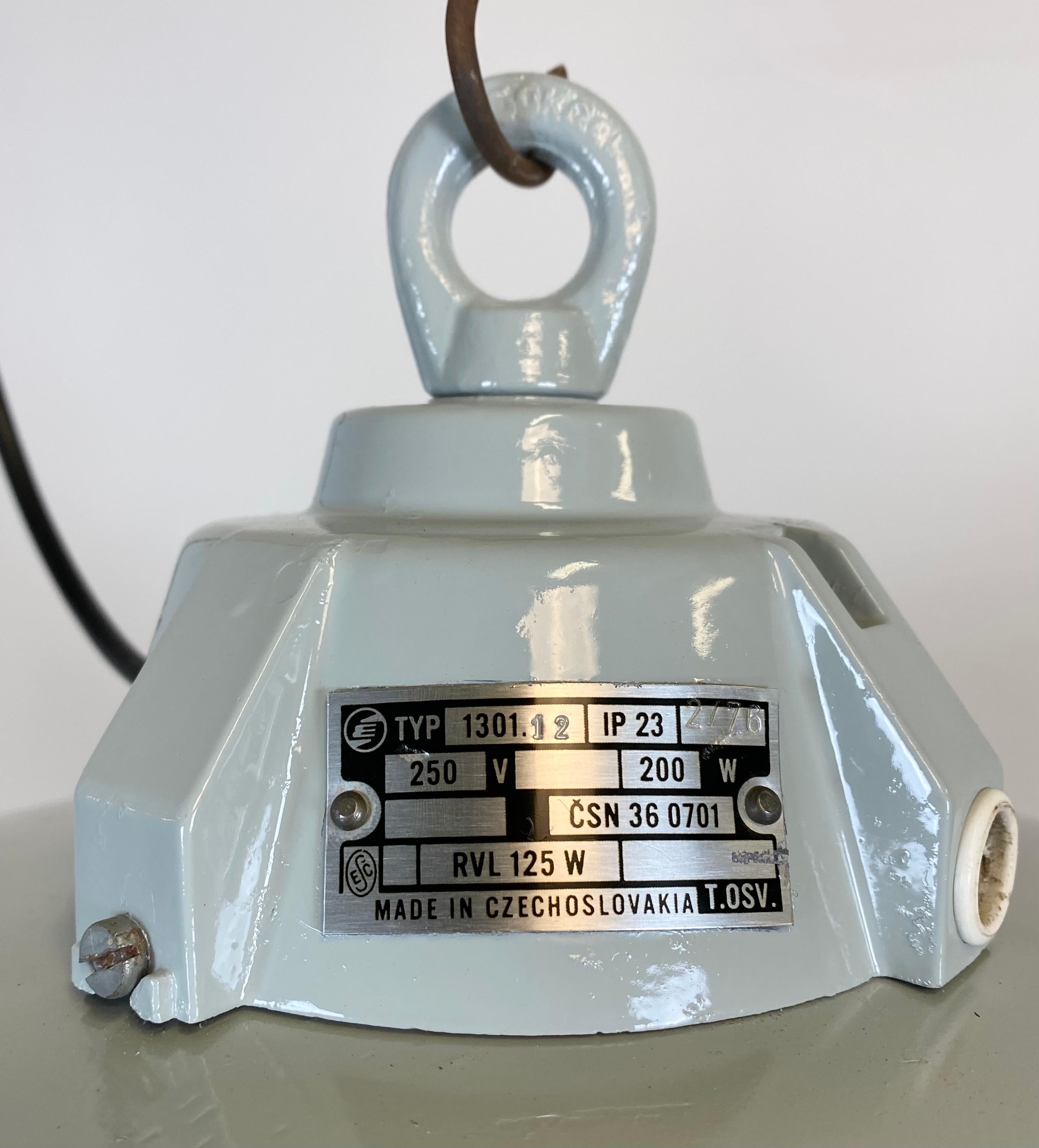 20ième siècle Lampe à suspension industrielle en fonte d'aluminium, 1970 en vente