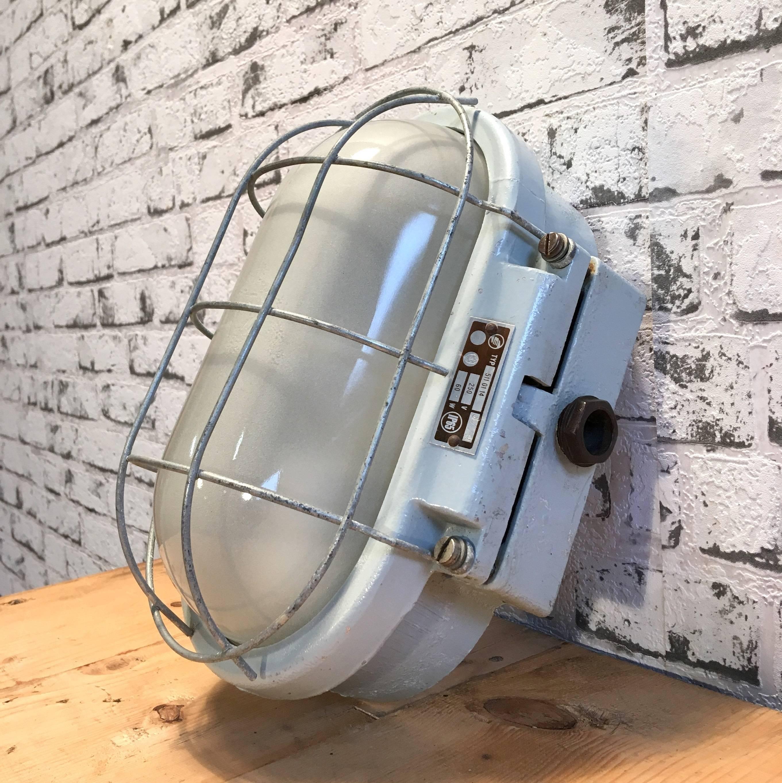 Industrial Cast Aluminium Wall Lamp, 1960s 5