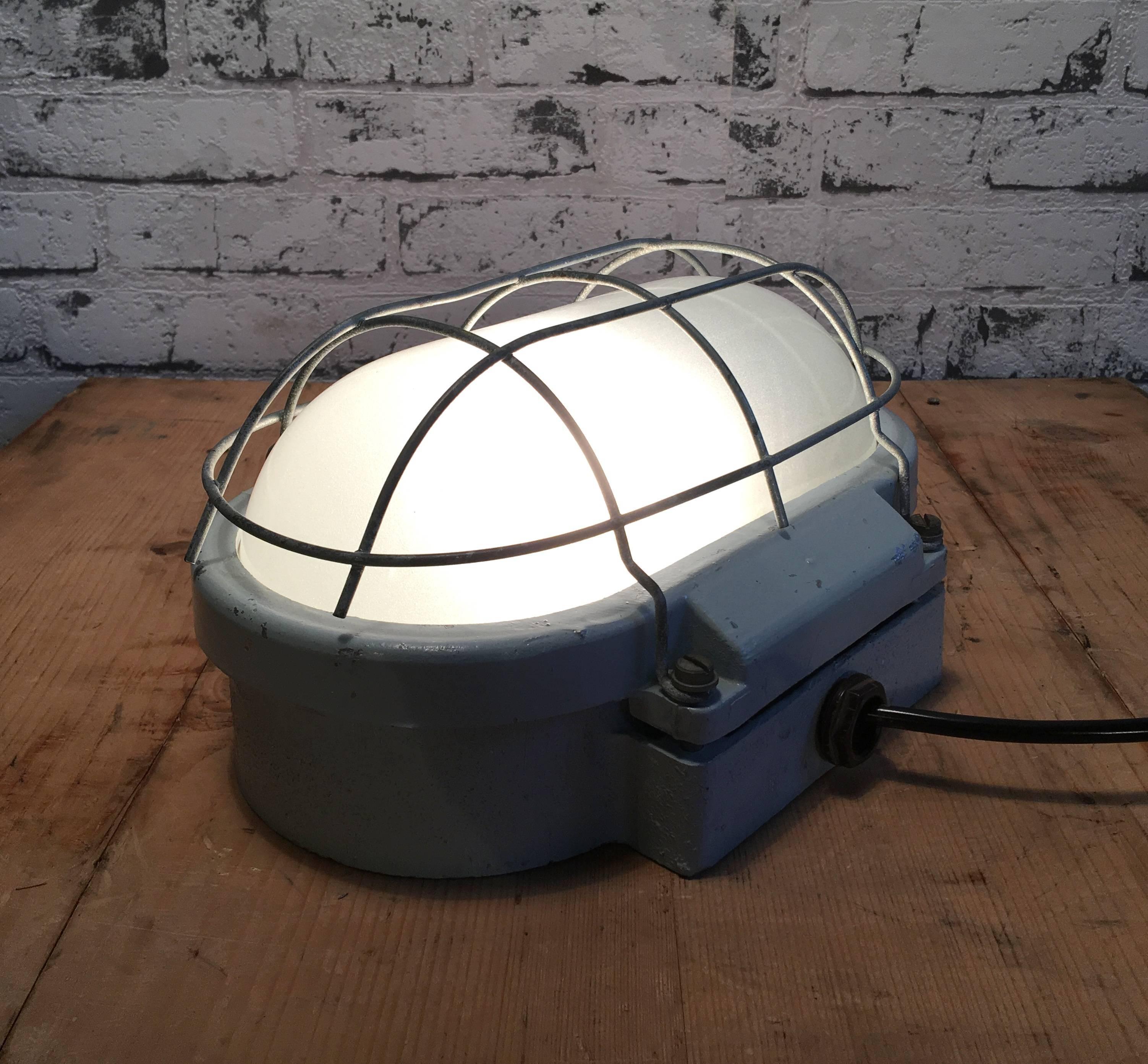 Industrial Cast Aluminium Wall Lamp, 1960s 1