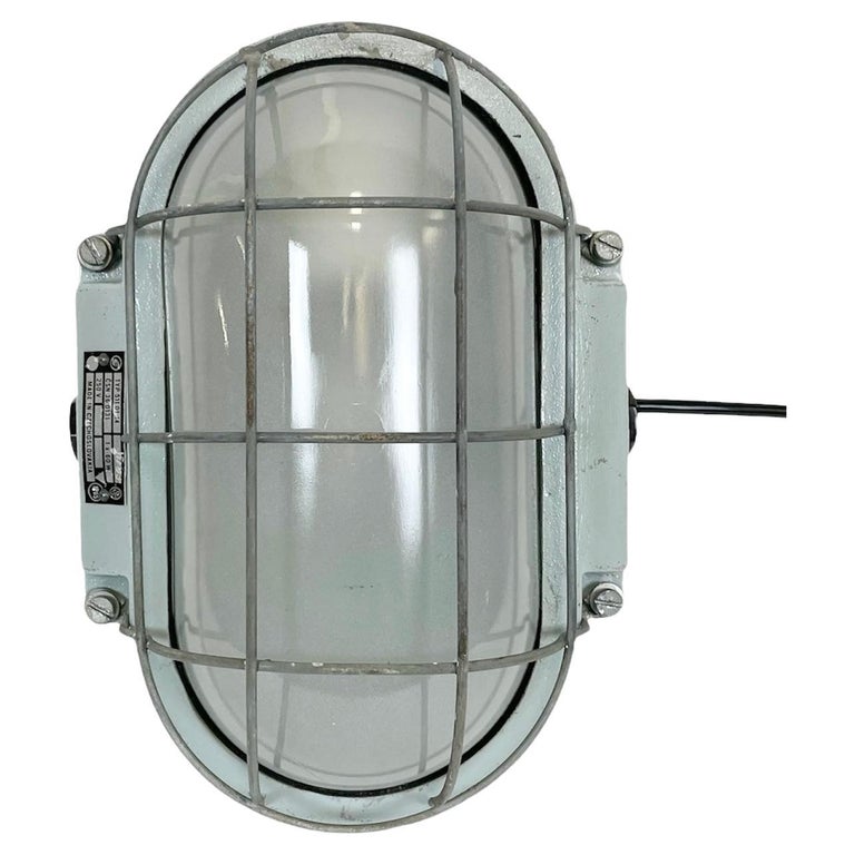 Industrial Cast Aluminium Wall Light from Elektrosvit, 1970s For Sale