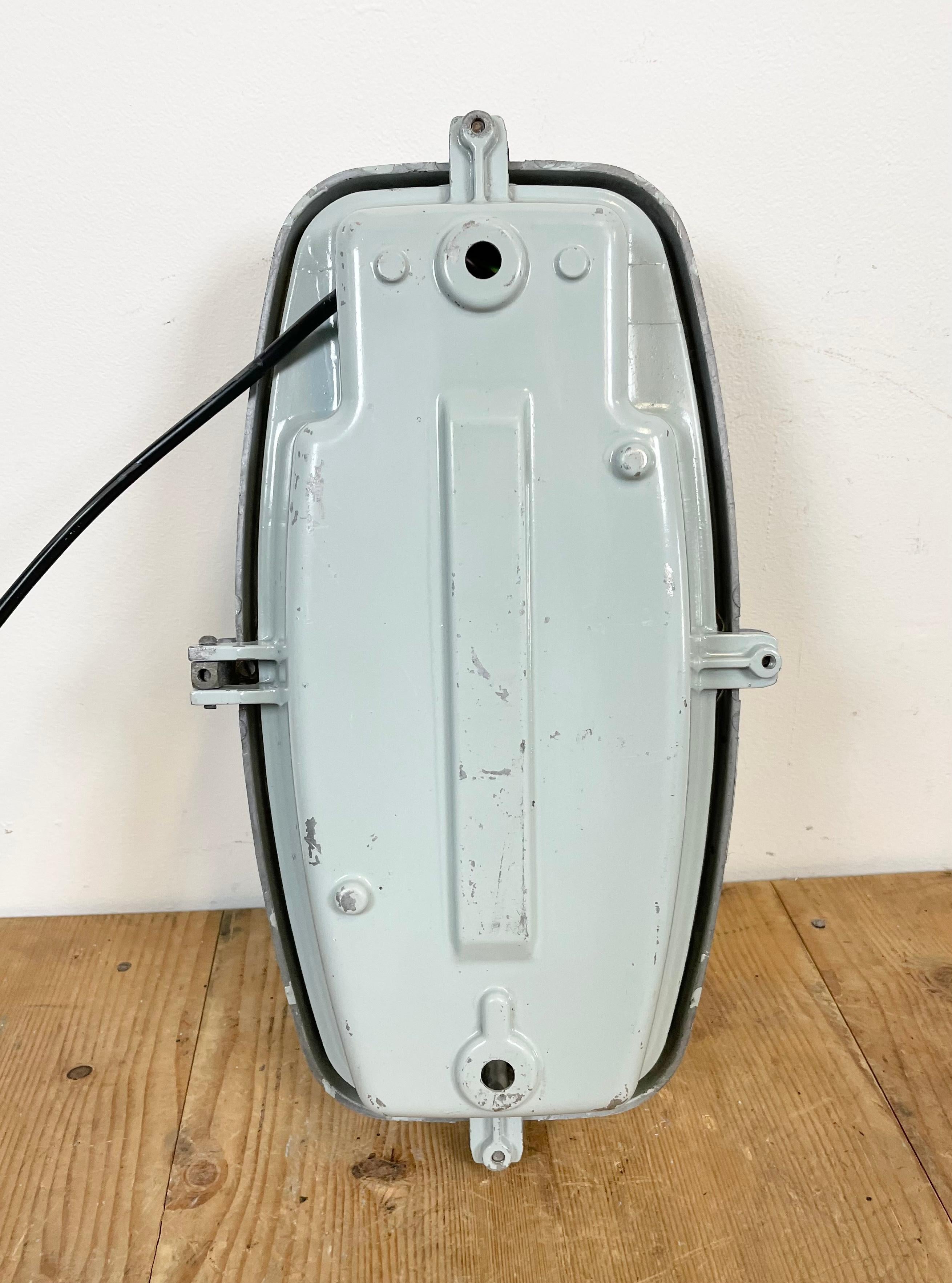 Industrial Cast Aluminium Wall Light from Elektrosvit, 1980s For Sale 4