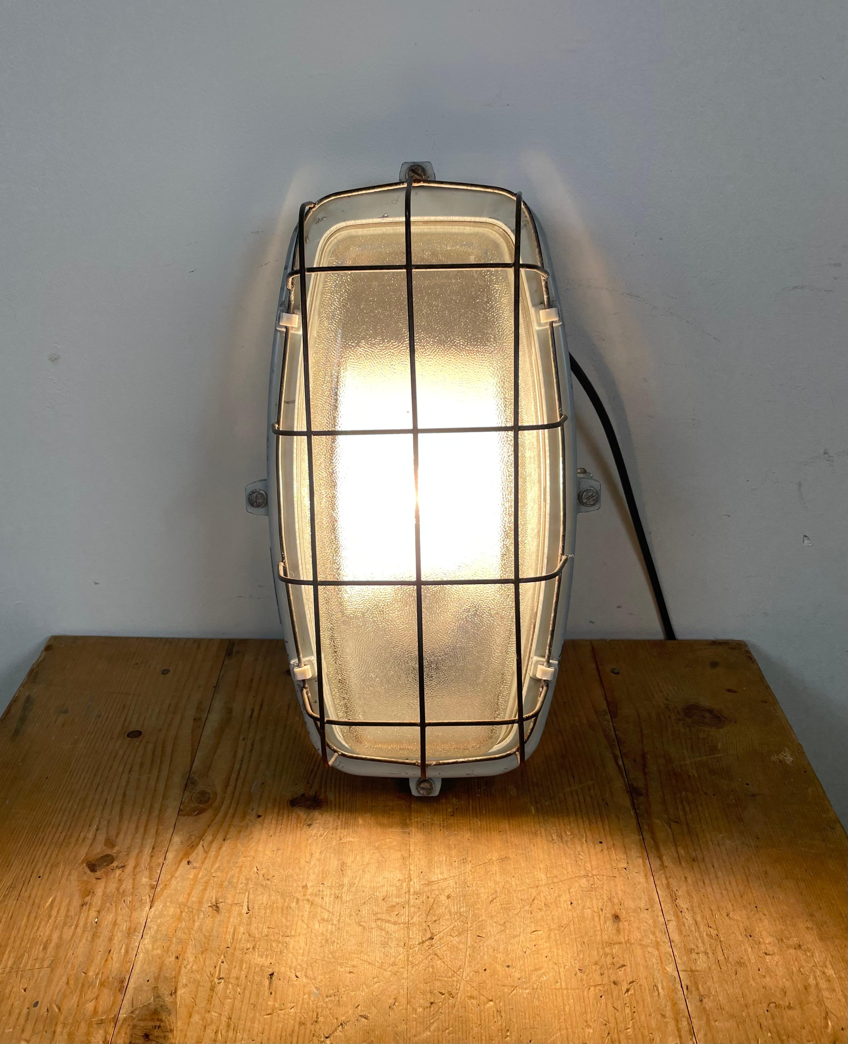 Industrial Cast Aluminium Wall Light from Elektrosvit, 1980s For Sale 6