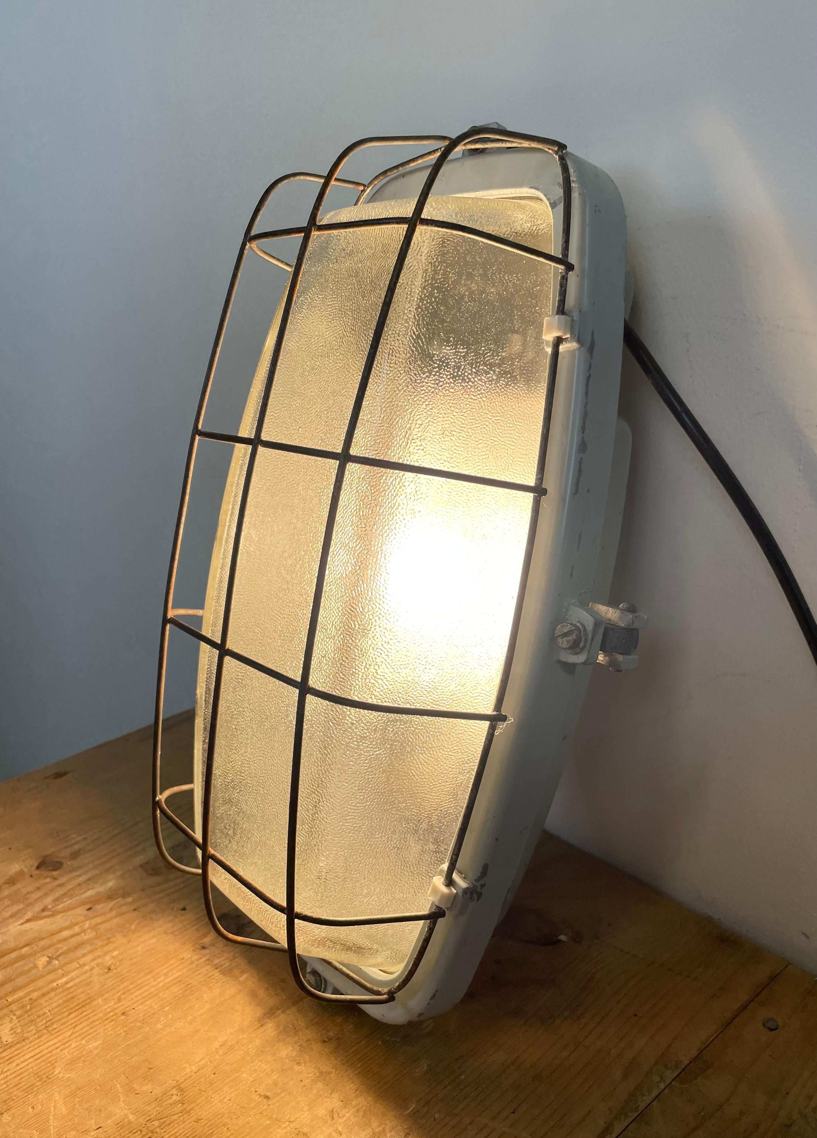 Industrial Cast Aluminium Wall Light from Elektrosvit, 1980s For Sale 7