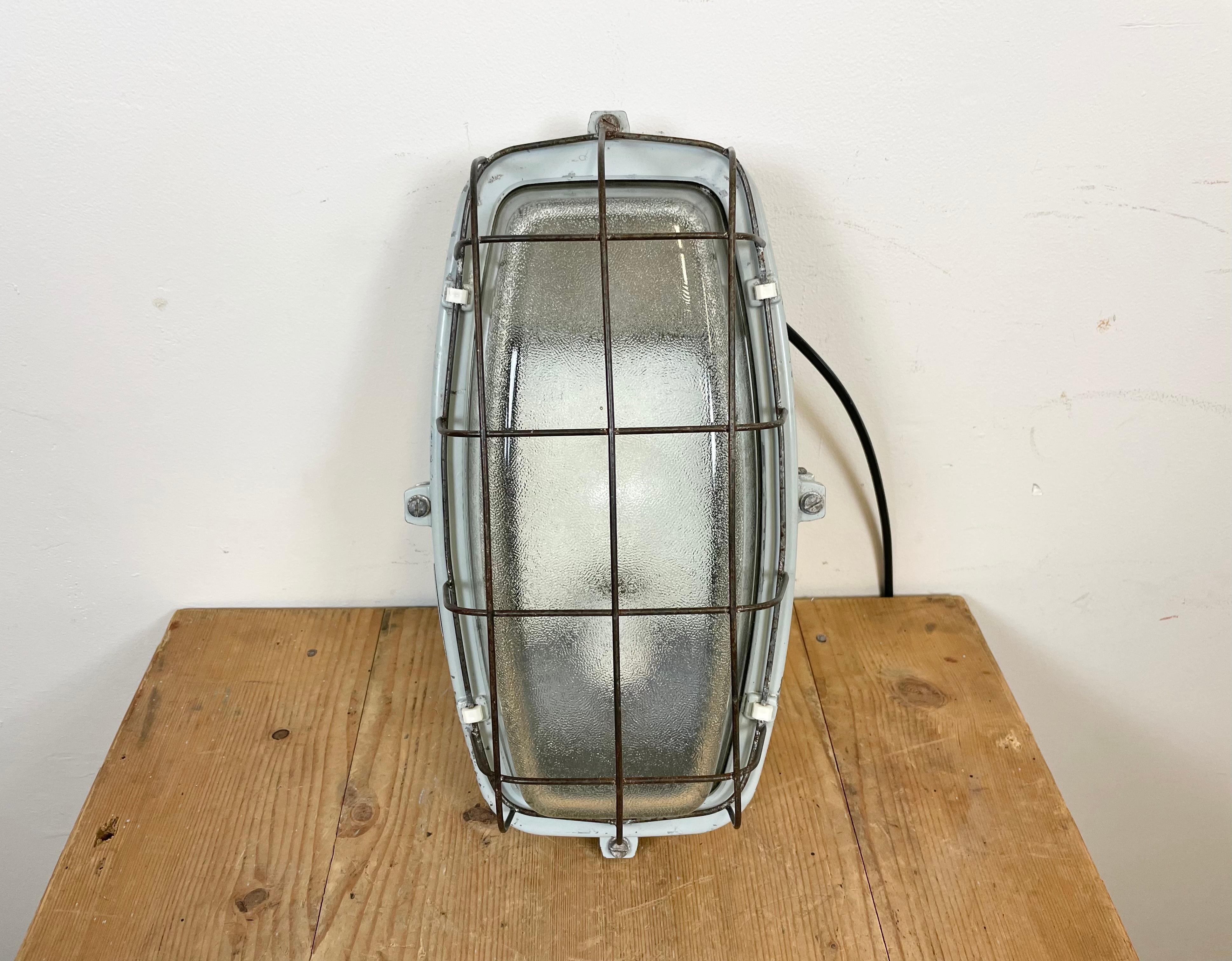 Czech Industrial Cast Aluminium Wall Light from Elektrosvit, 1980s For Sale