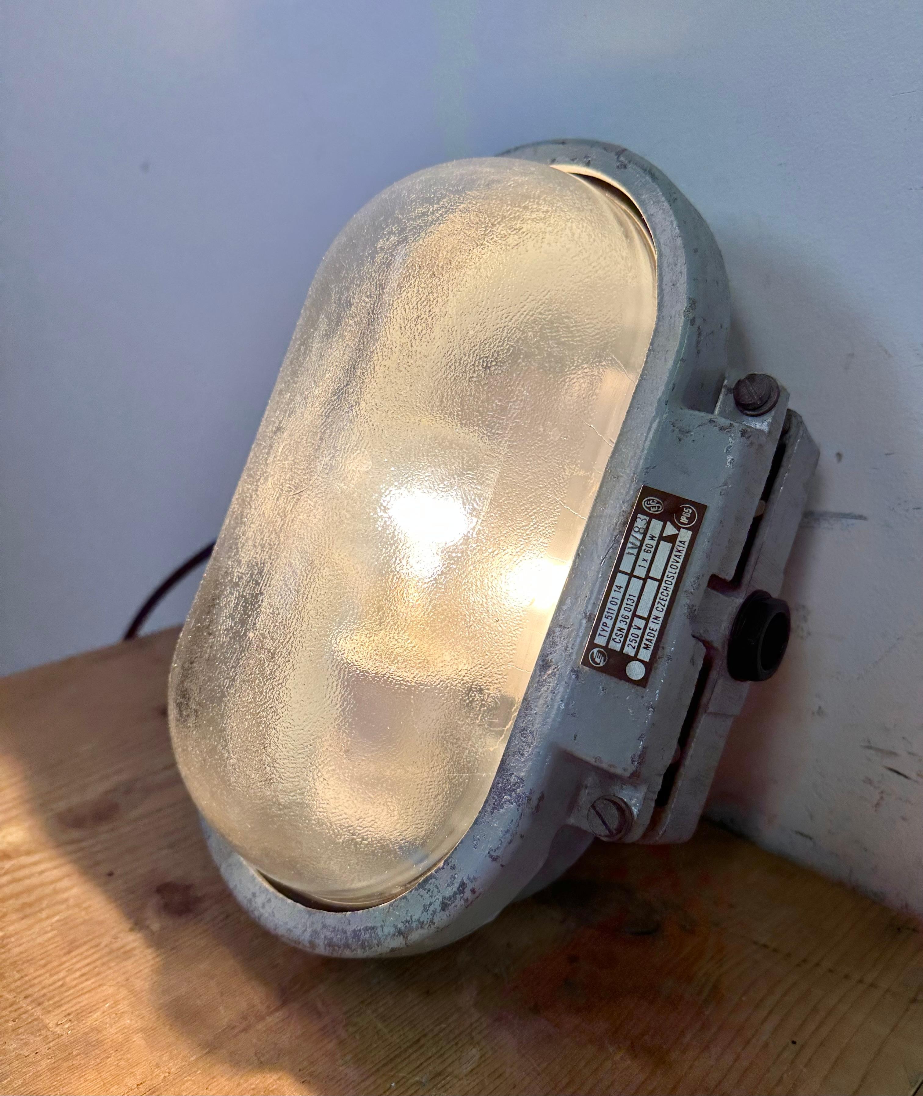 Industrial Cast Aluminium Wall Light with Frosted Glass from Elektrosvit, 1970s For Sale 8