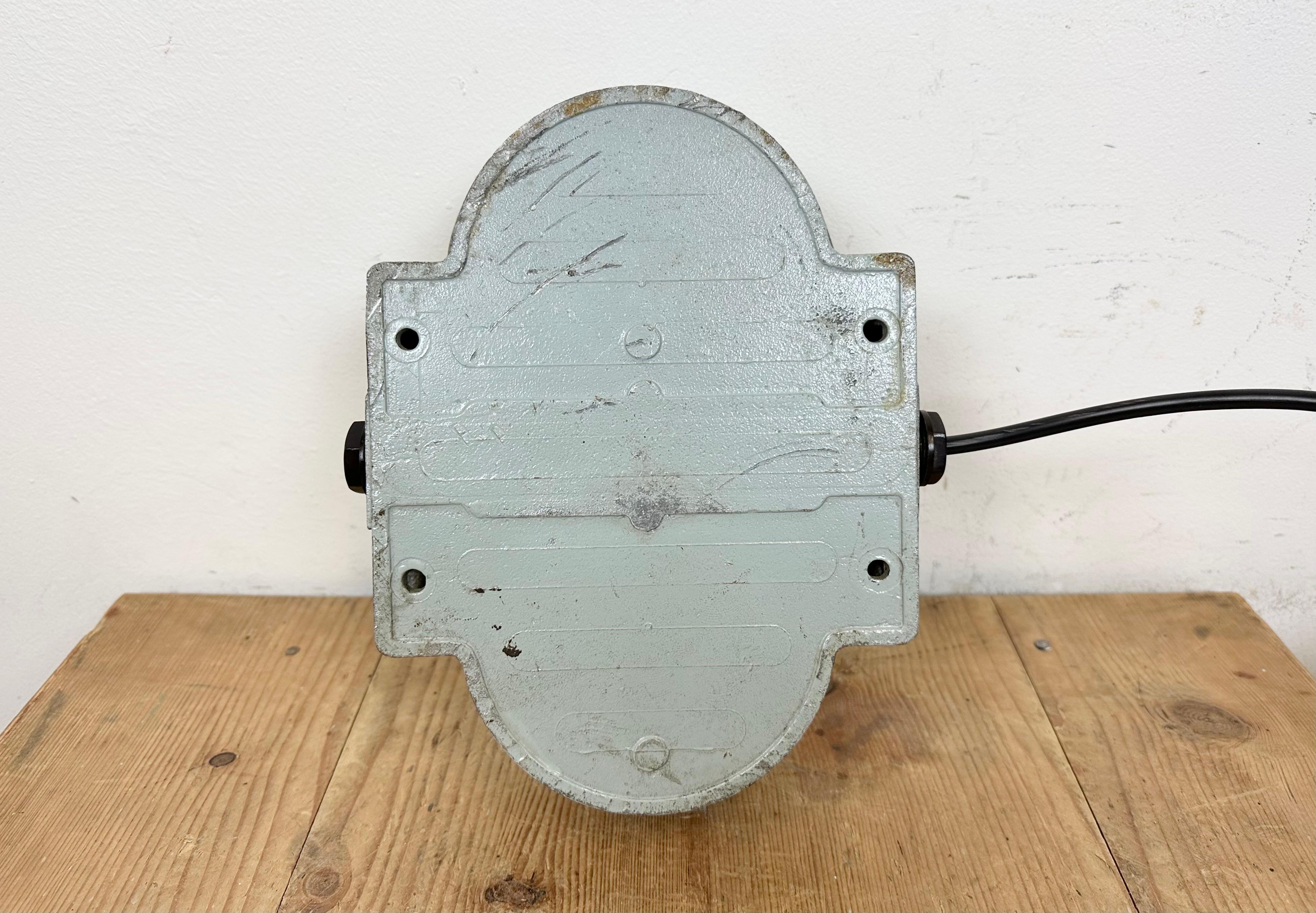 Industrial Cast Aluminium Wall Light with Frosted Glass from Elektrosvit, 1970s For Sale 9