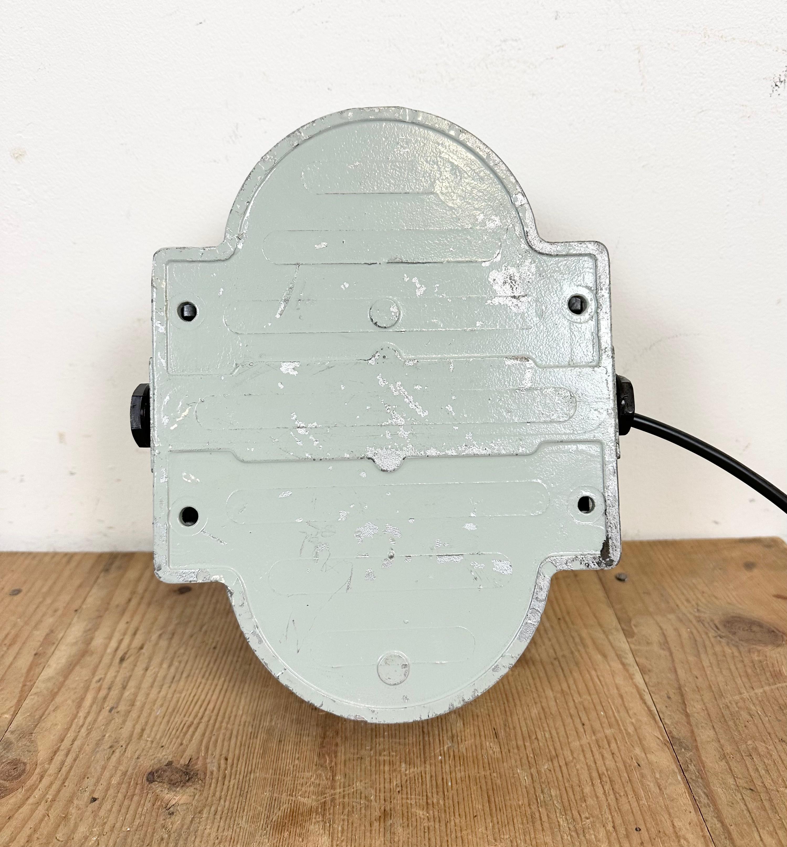 Industrial Cast Aluminium Wall Light with Frosted Glass from Elektrosvit, 1970s For Sale 10