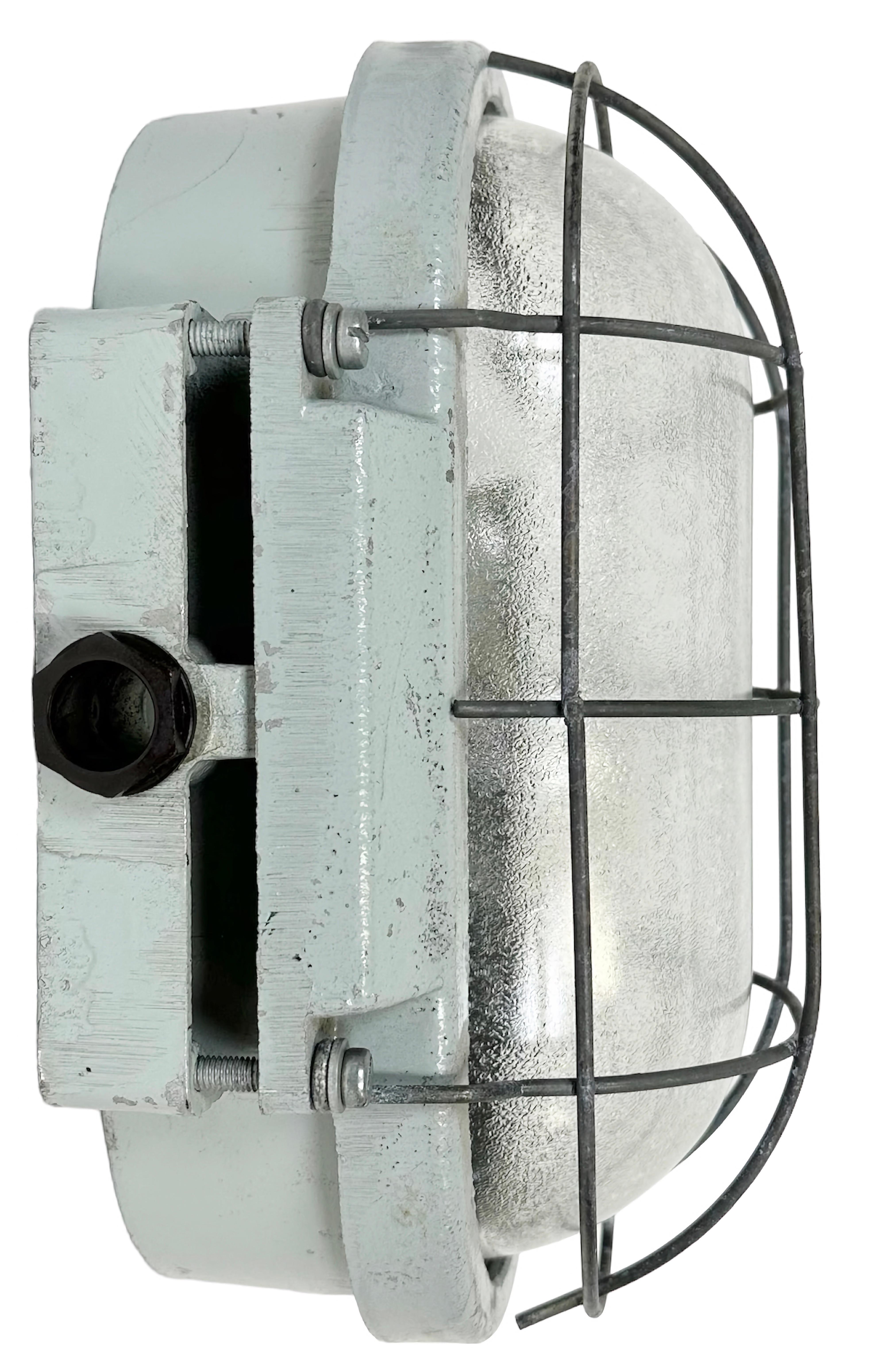 Industrial Cast Aluminium Wall Light with Frosted Glass from Elektrosvit, 1970s In Good Condition For Sale In Kojetice, CZ