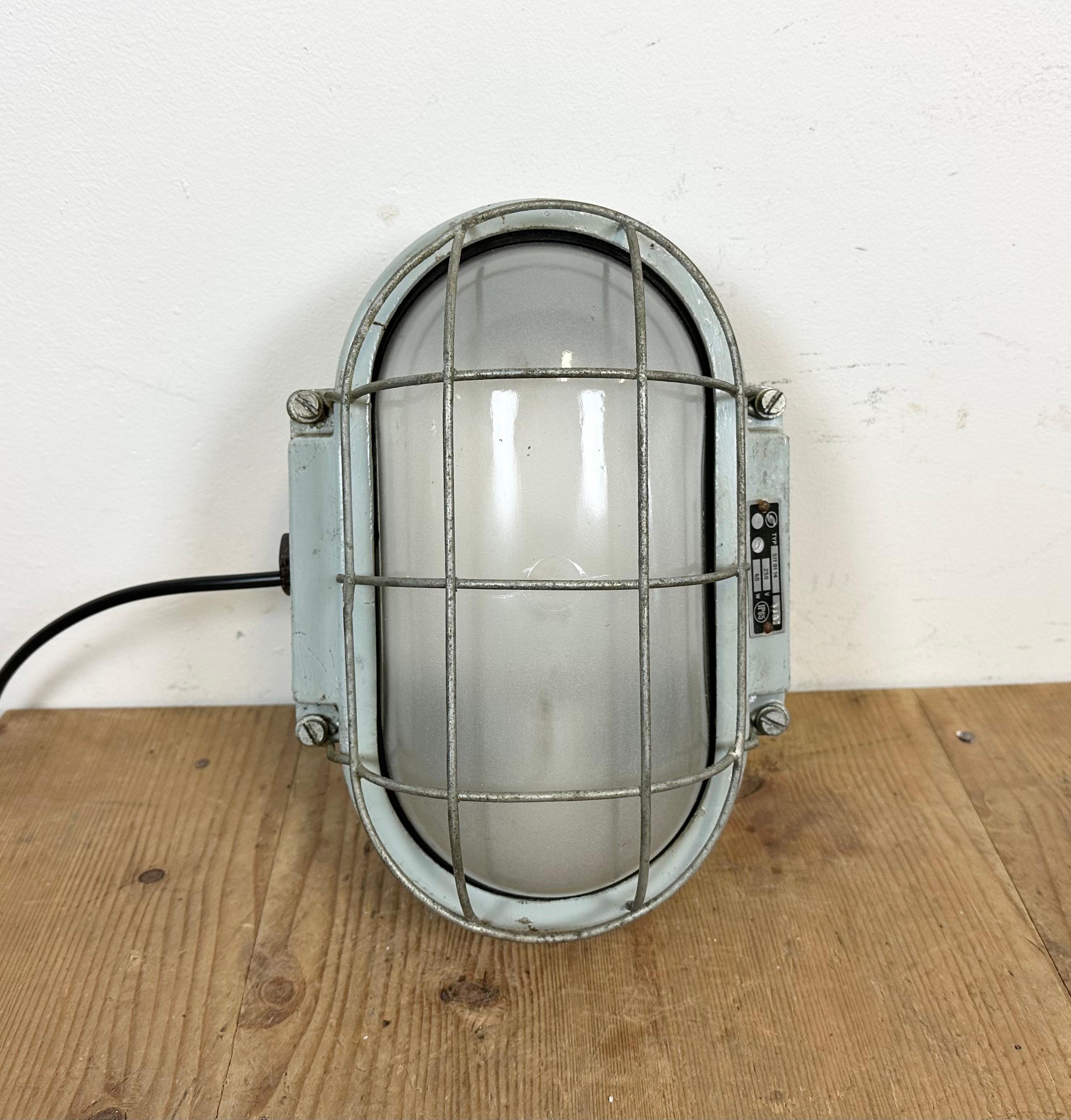 Industrial Cast Aluminium Wall Light with Milk Glass from Elektrosvit, 1970s For Sale 5