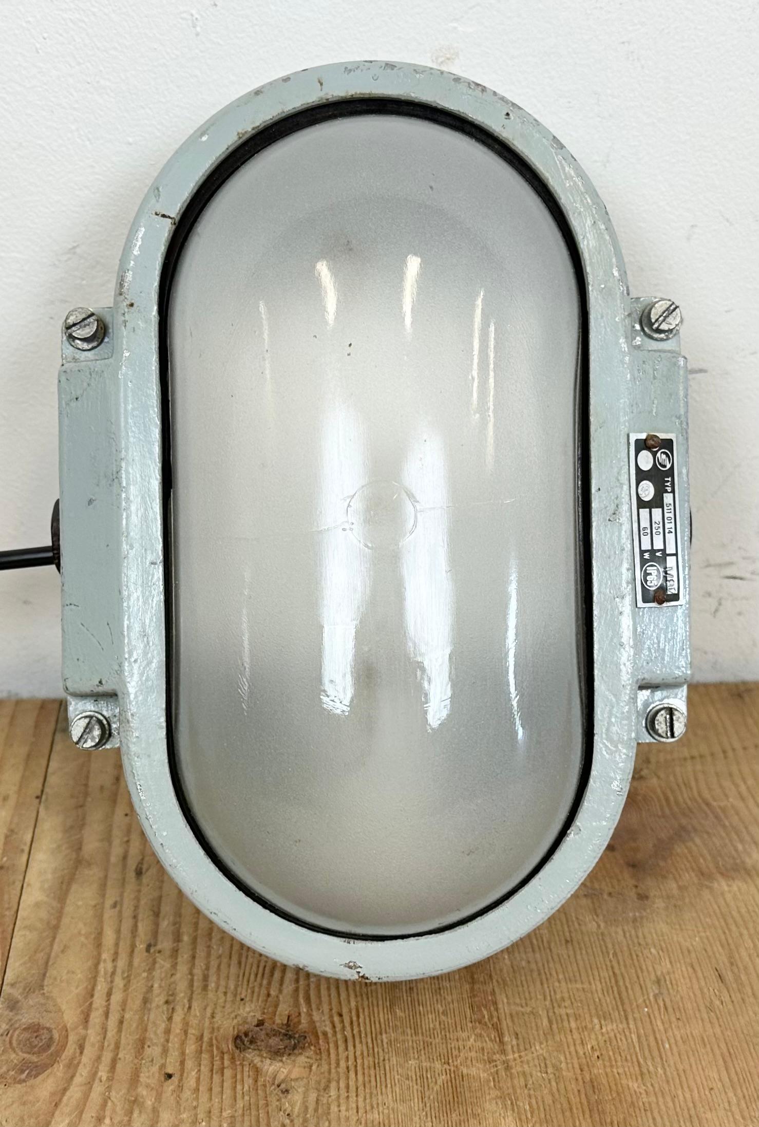 Industrial Cast Aluminium Wall Light with Milk Glass from Elektrosvit, 1970s For Sale 5