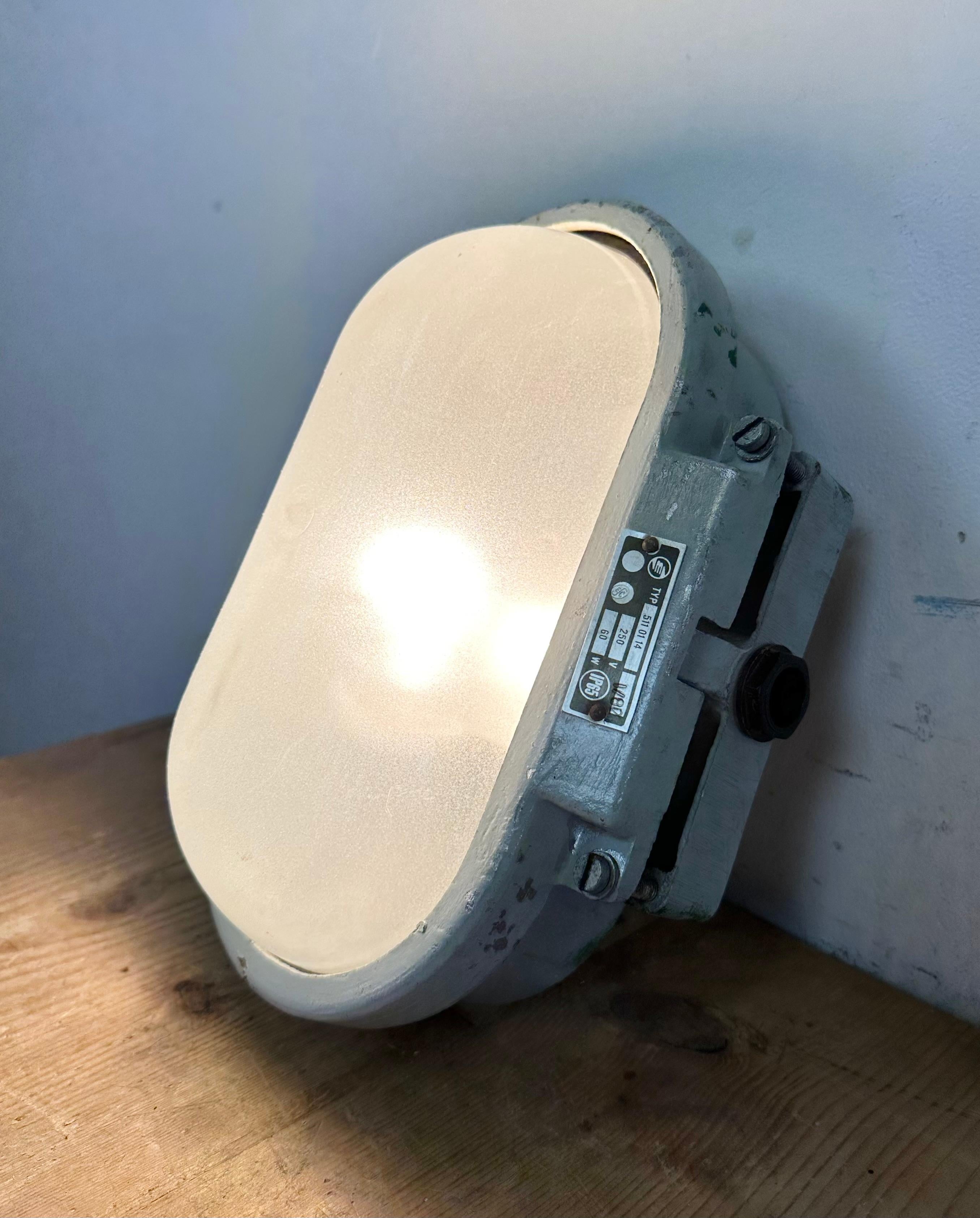 Industrial Cast Aluminium Wall Light with Milk Glass from Elektrosvit, 1970s For Sale 8