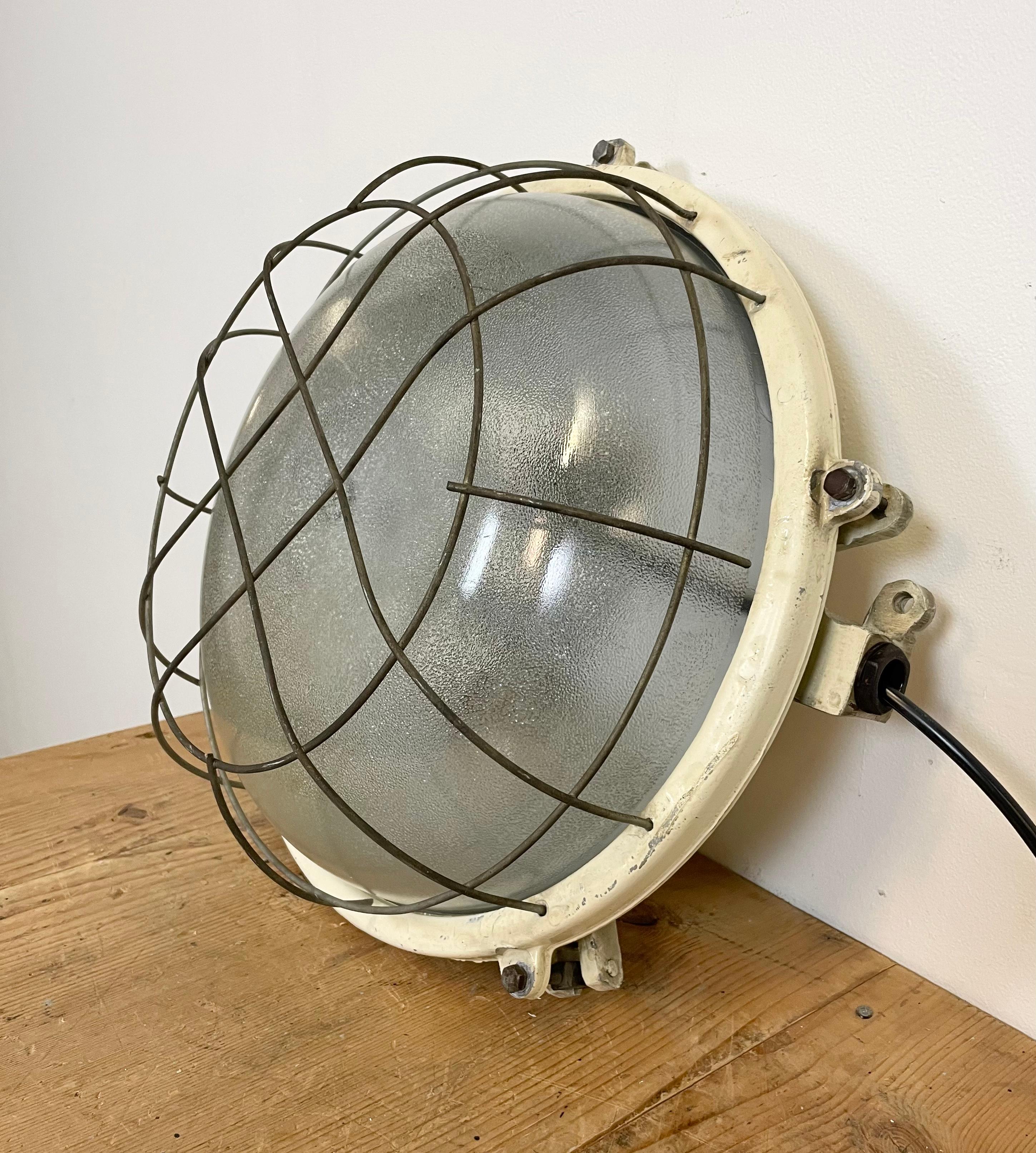 Industrial Cast Aluminium Wall or Ceiling Light, 1970s In Good Condition For Sale In Kojetice, CZ