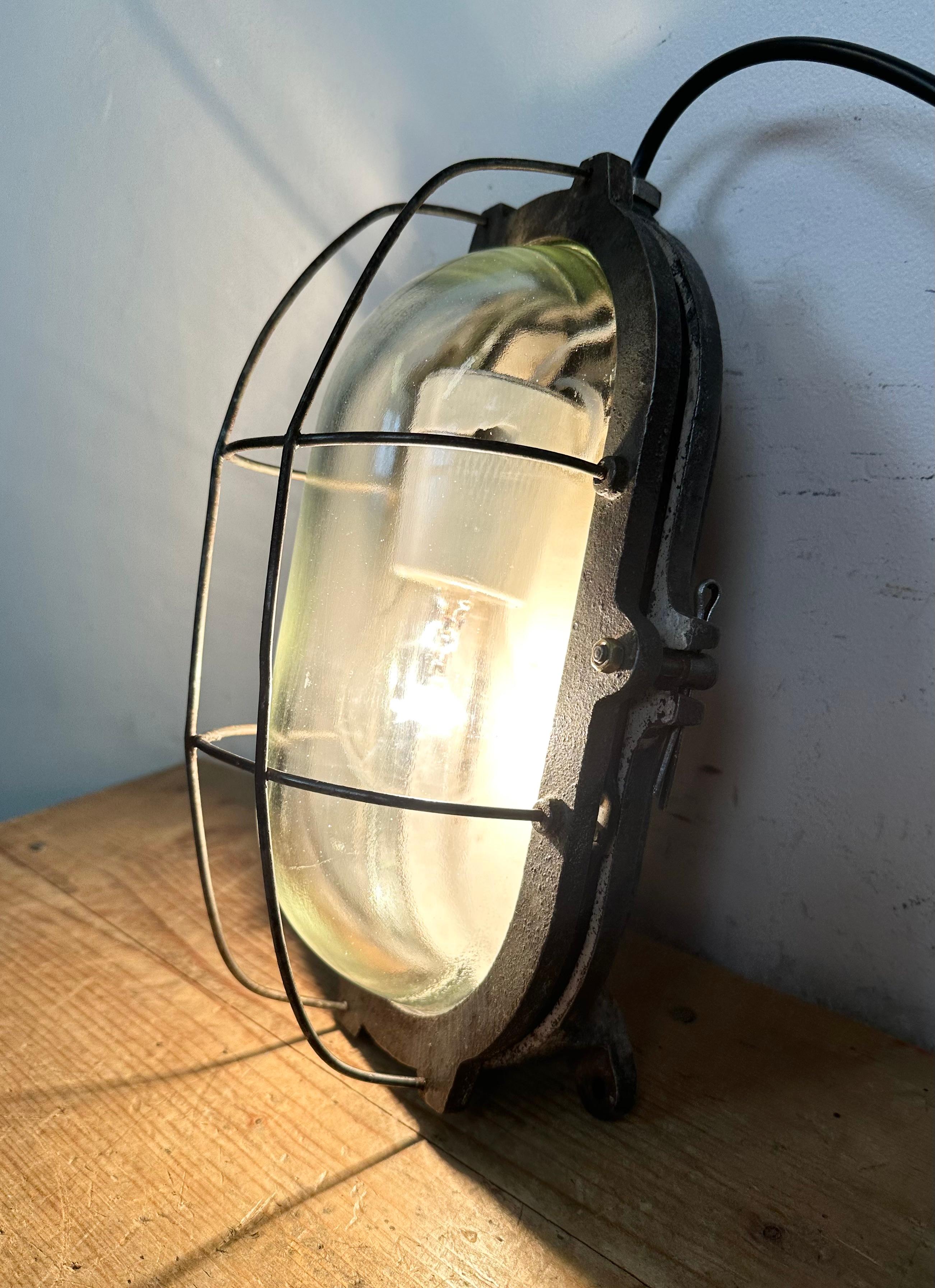 Industrial Cast Iron Wall Light, 1960s For Sale 9