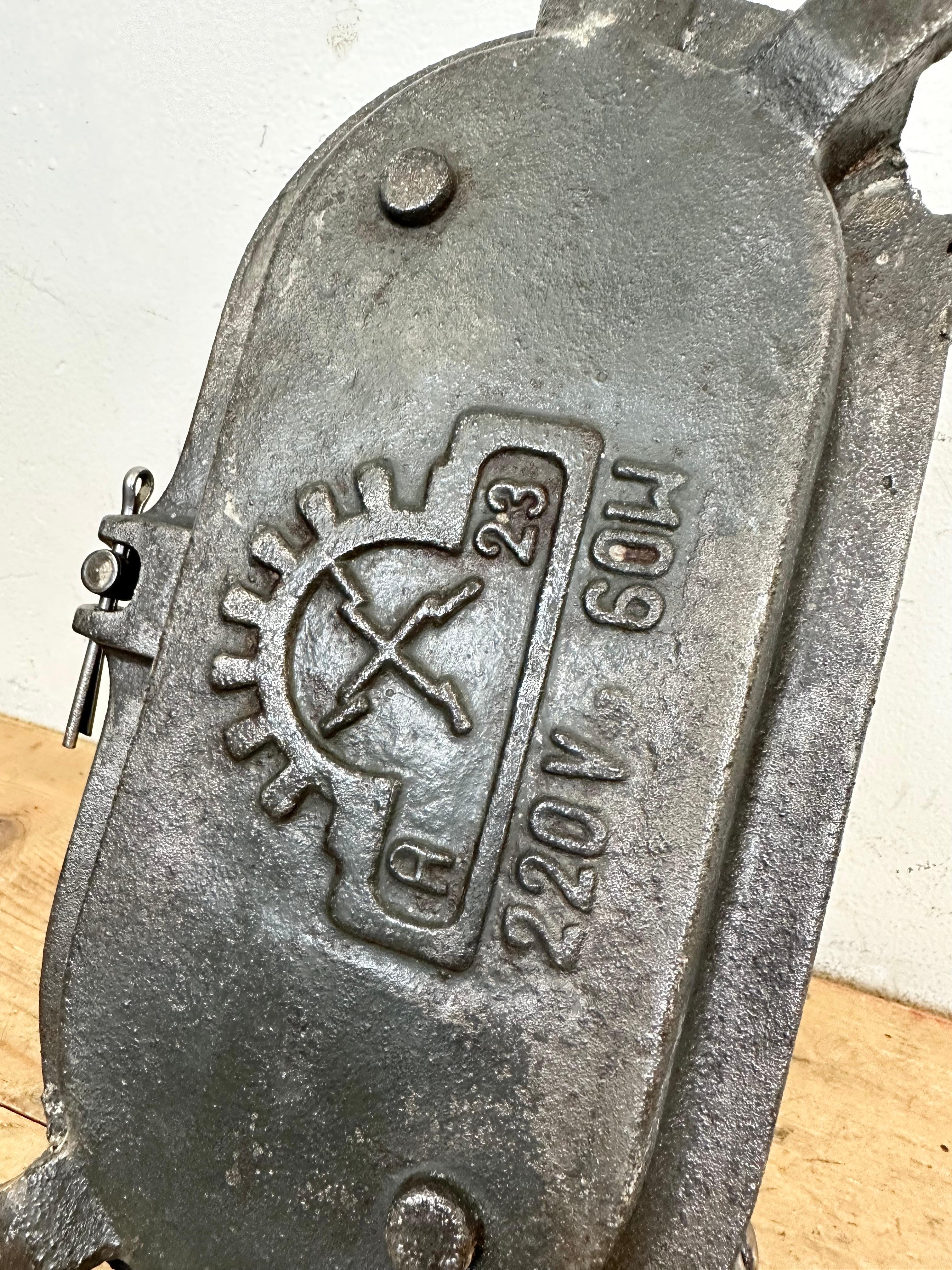 Industrial Cast Iron Wall Light, 1960s For Sale 11
