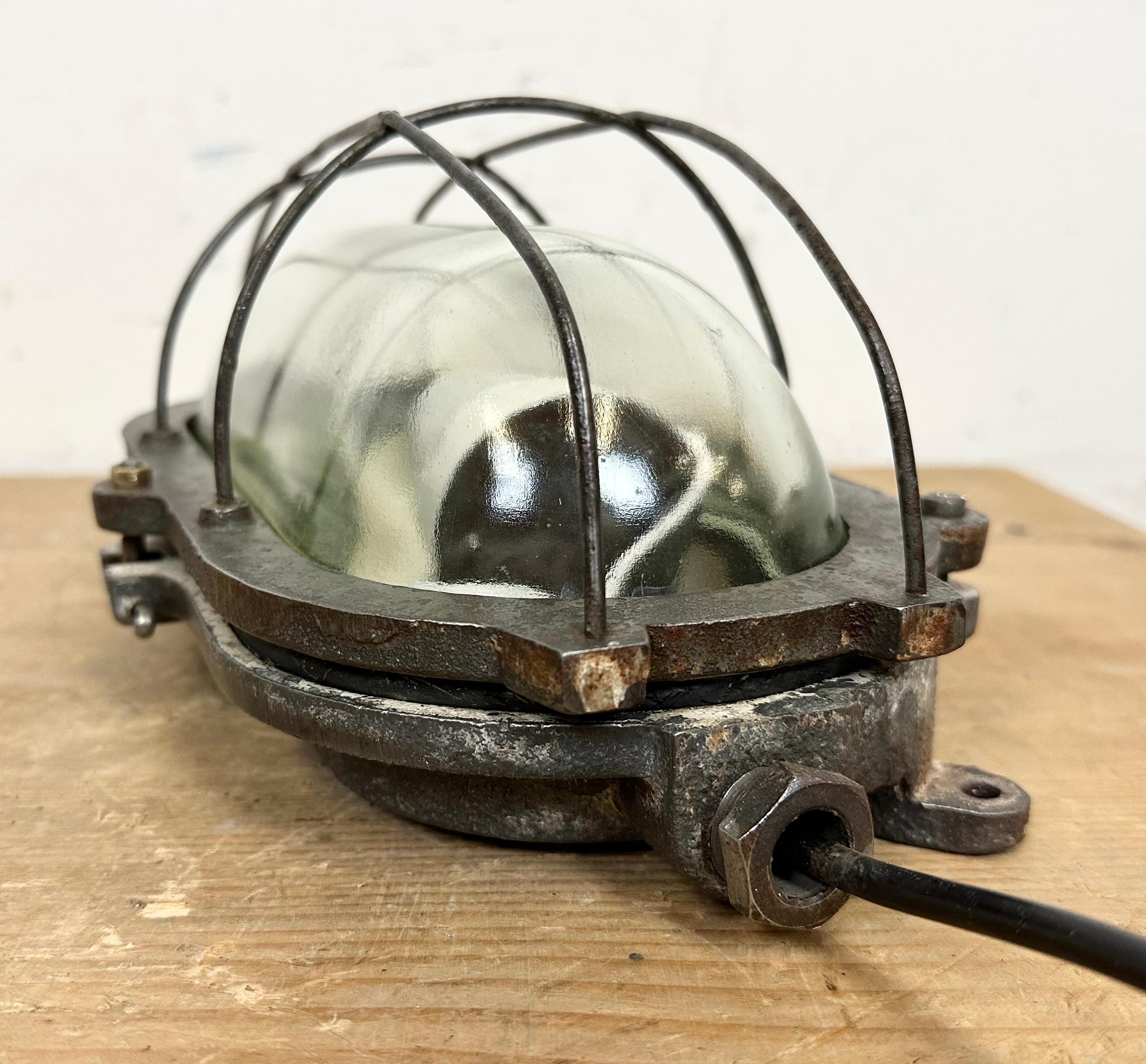 Industrial Cast Iron Wall Light, 1960s In Good Condition For Sale In Kojetice, CZ