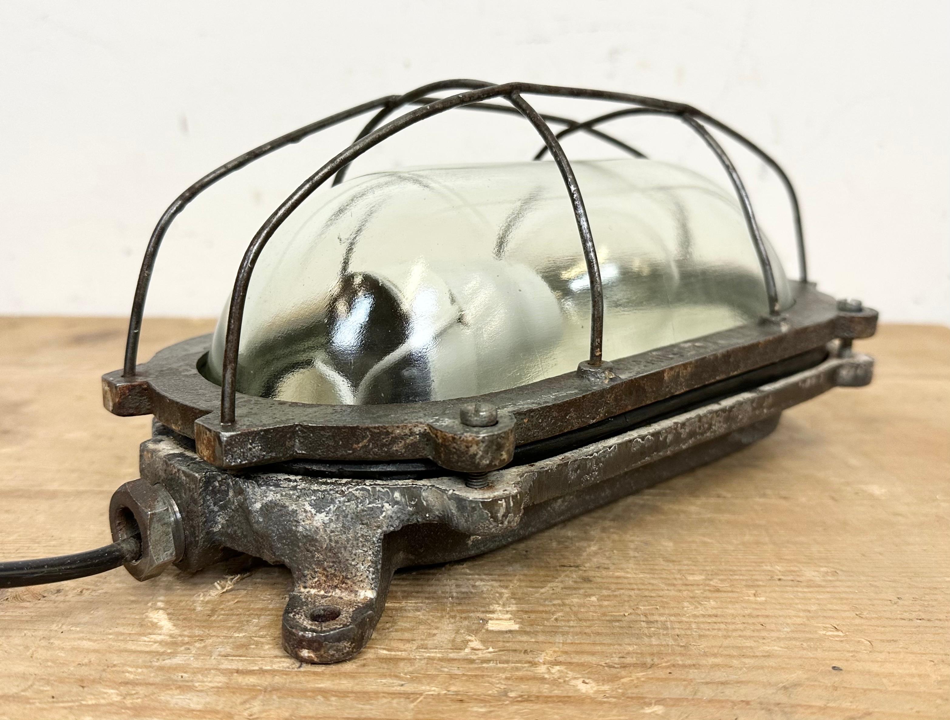 20th Century Industrial Cast Iron Wall Light, 1960s For Sale