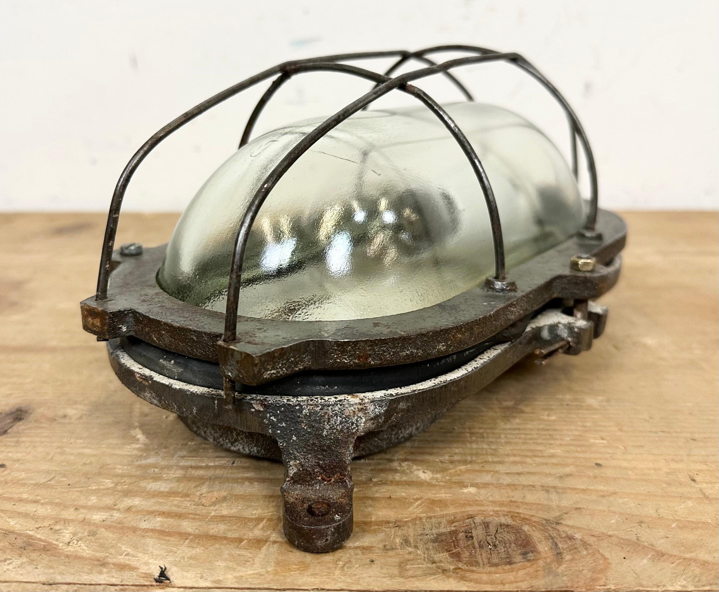 Industrial Cast Iron Wall Light, 1960s For Sale 3