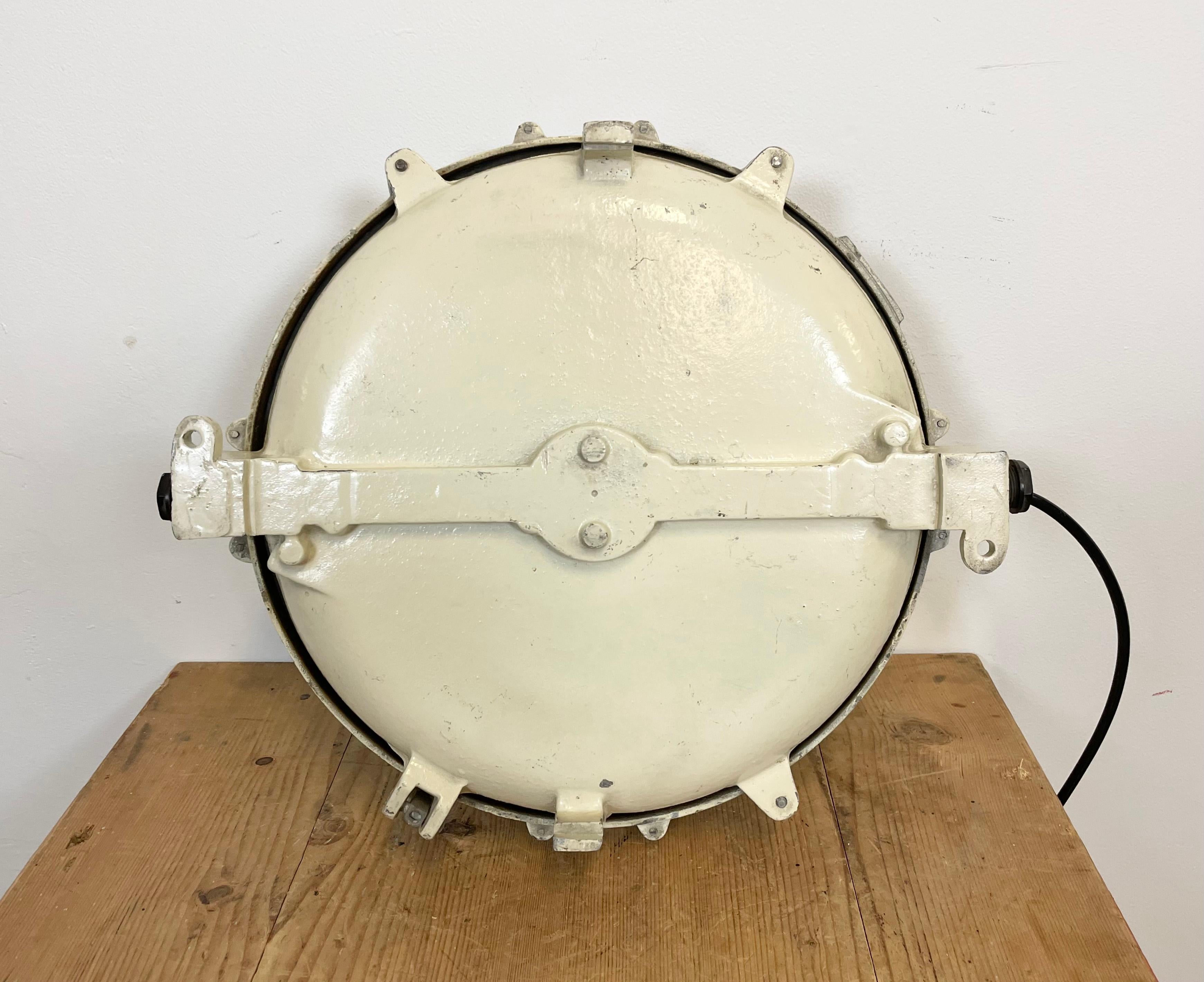 Industrial Cast Iron Wall or Ceiling Lamp, 1970s For Sale 4