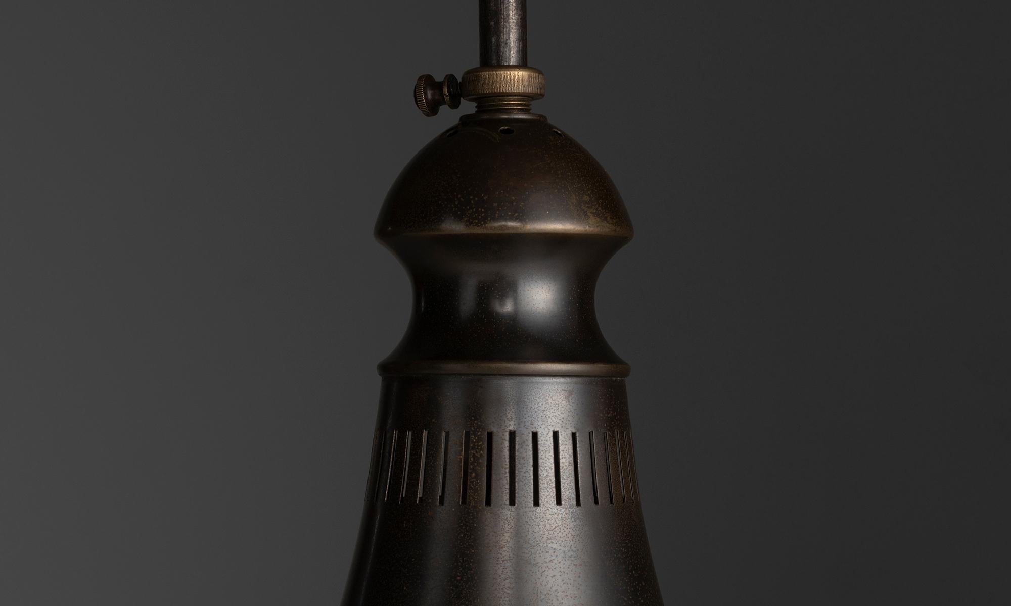 Lampada a sospensione industriale da soffitto di Philips, Paesi Bassi, 1930 circa In condizioni buone in vendita a Culver City, CA