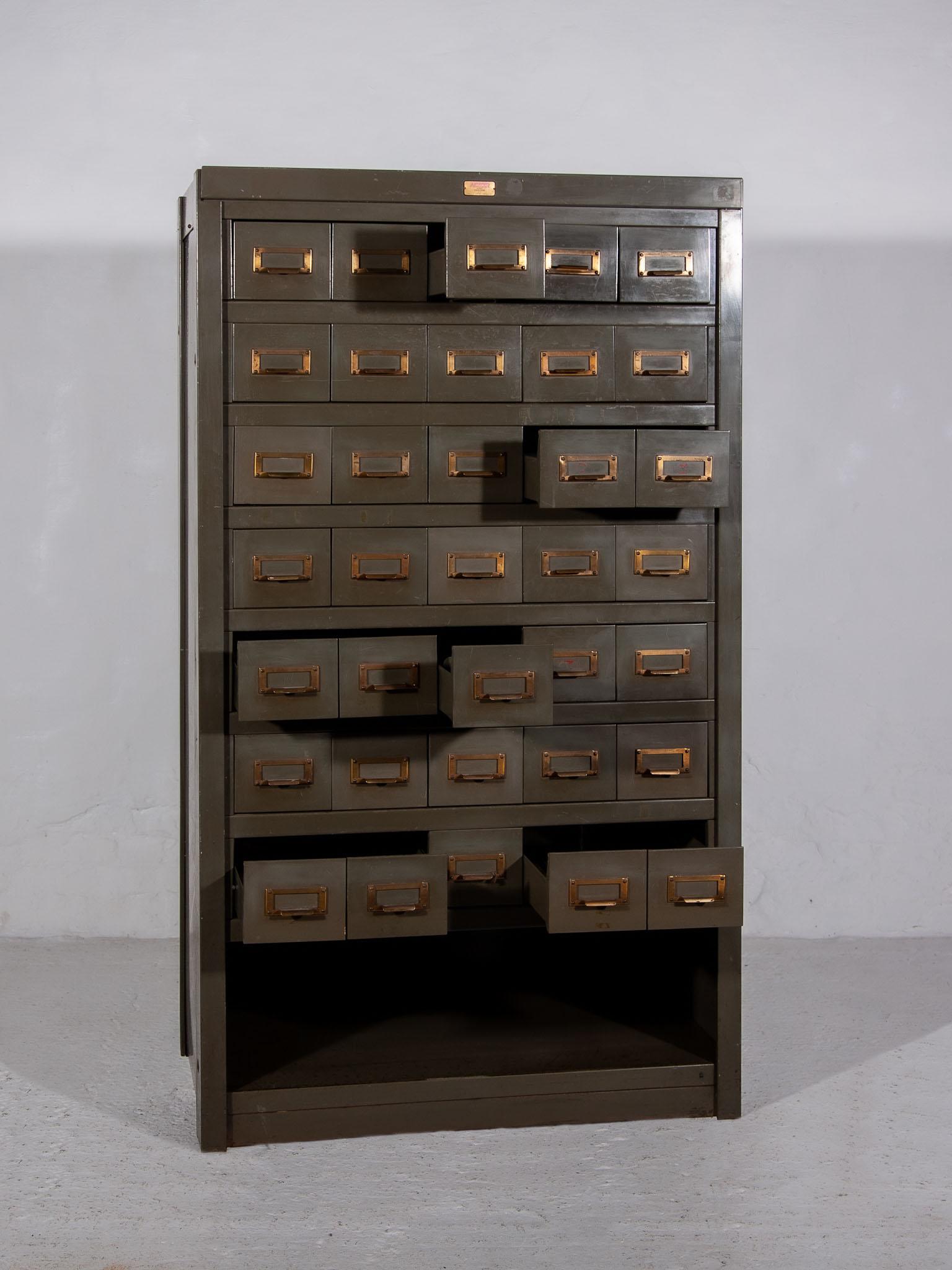 Industrial Chest of Drawers, 1940s by Acior Maison Desoer Liège, Belgium In Good Condition For Sale In Antwerp, BE