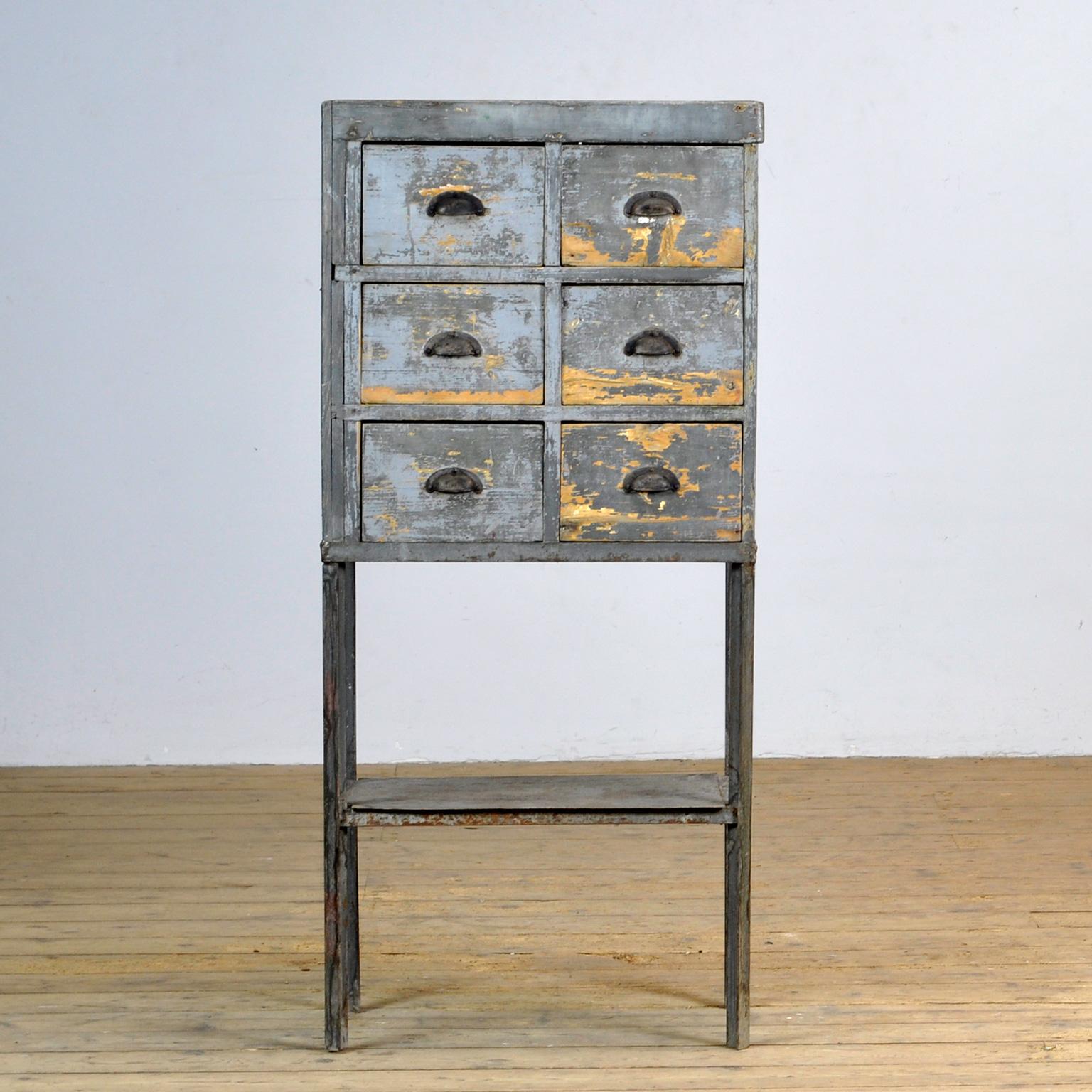 Industrial chest of drawers from the 1950s. The cabinet is made of pine wood with an iron base. All drawers are made with dovetail joints.