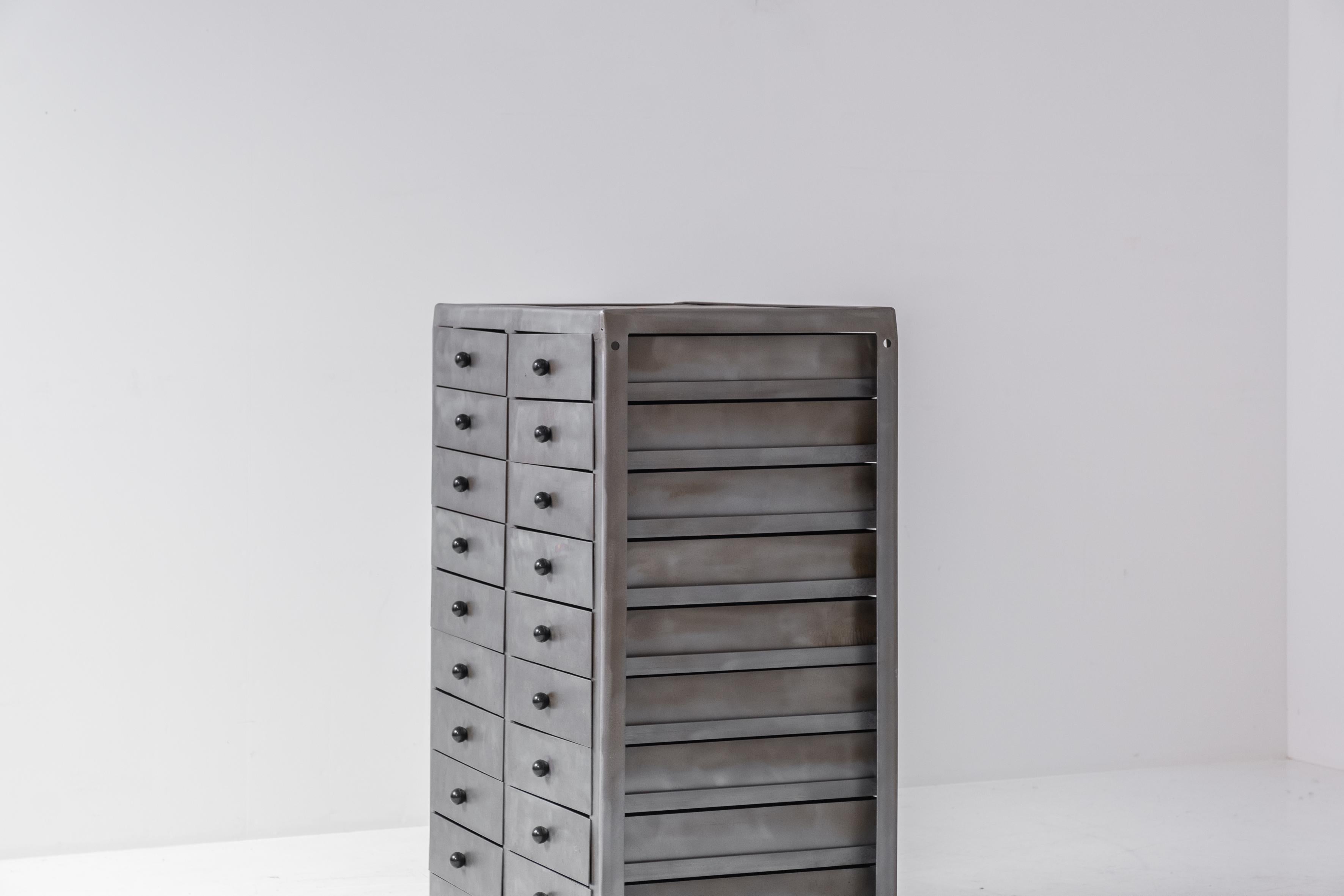 Industrial Chest of Drawers Designed in the Netherlands Around the 1960s In Good Condition In Antwerp, BE