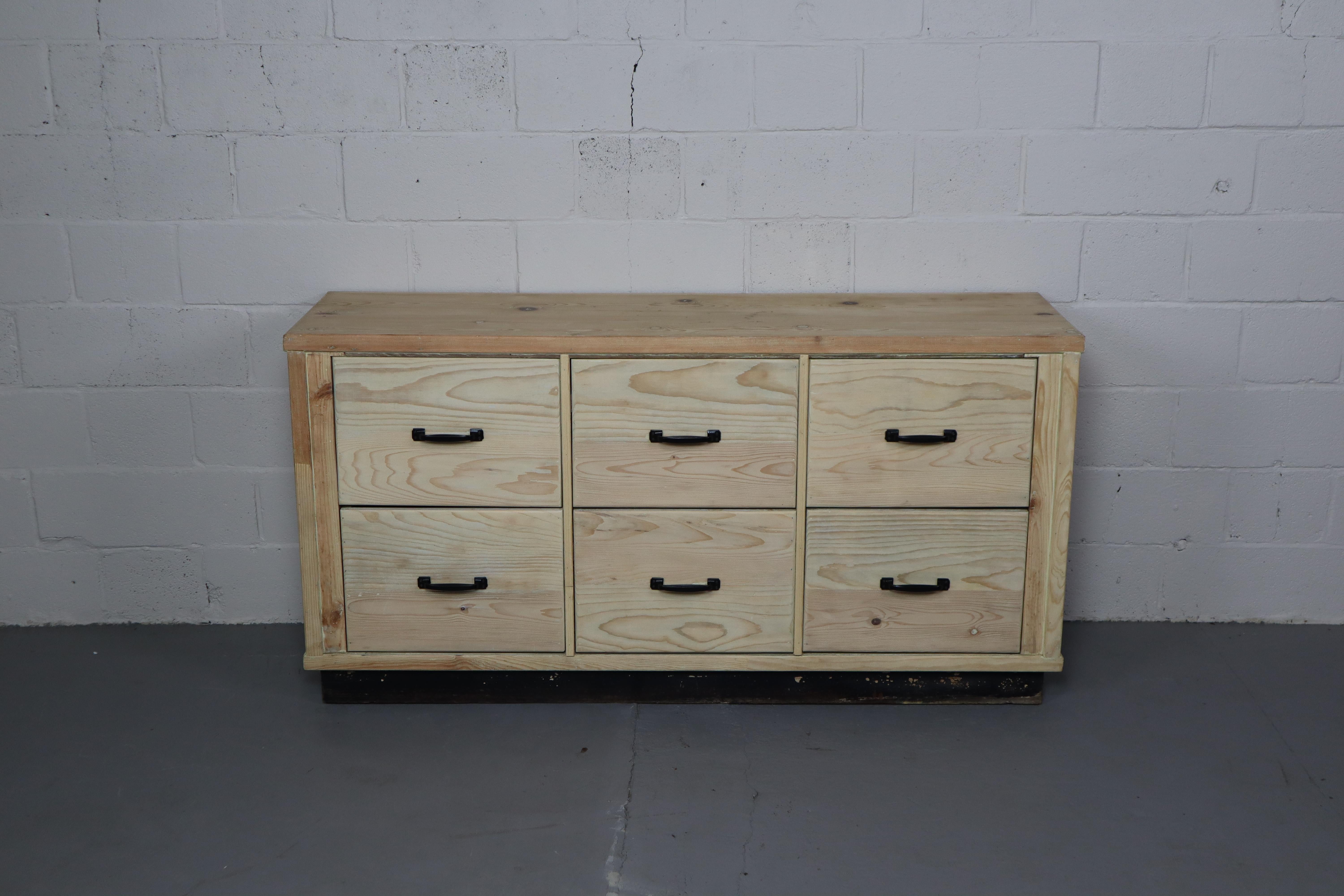 French Industrial chest of drawers with six big drawers For Sale