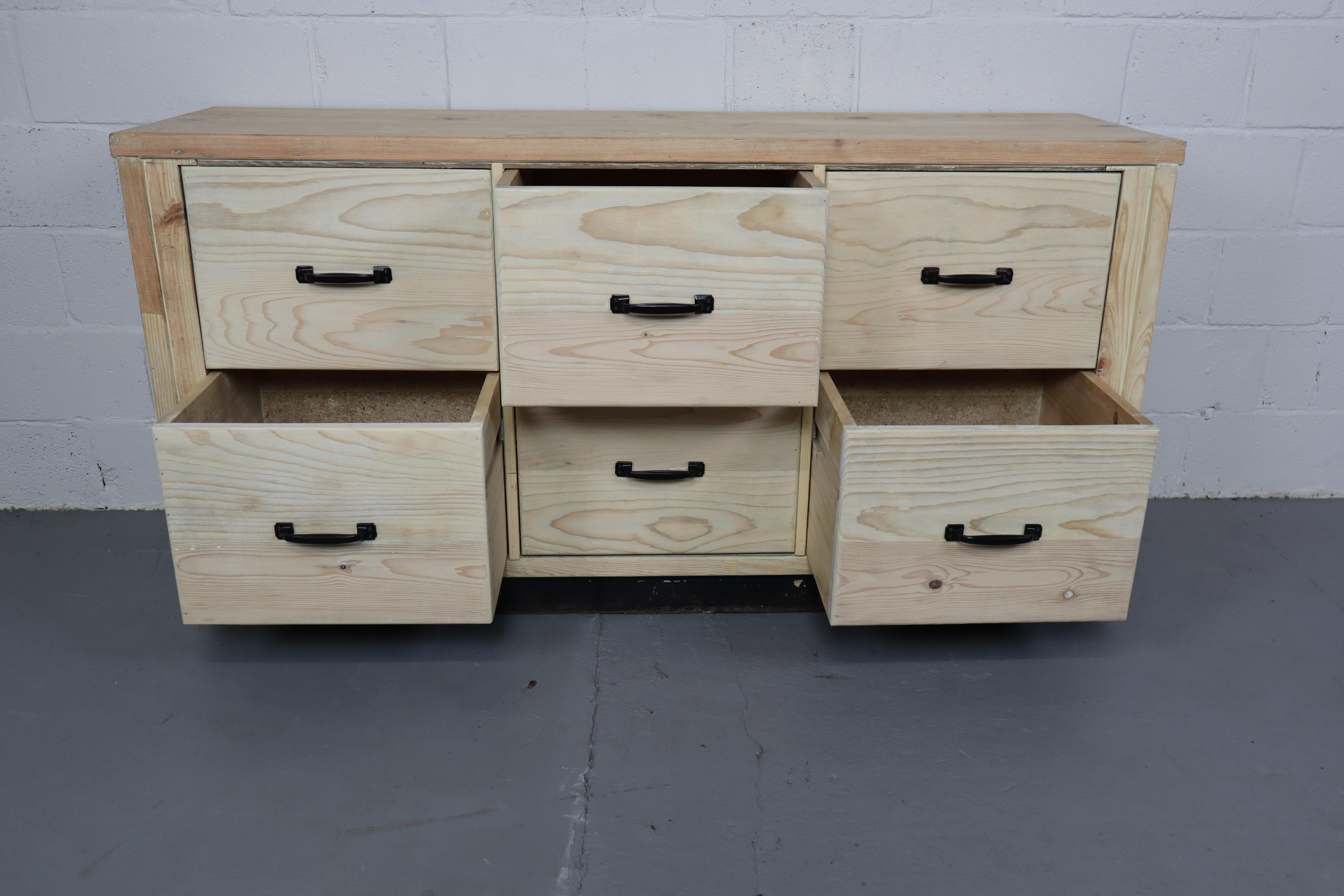 Industrial chest of drawers with six big drawers In Good Condition For Sale In Langemark-Poelkapelle, BE