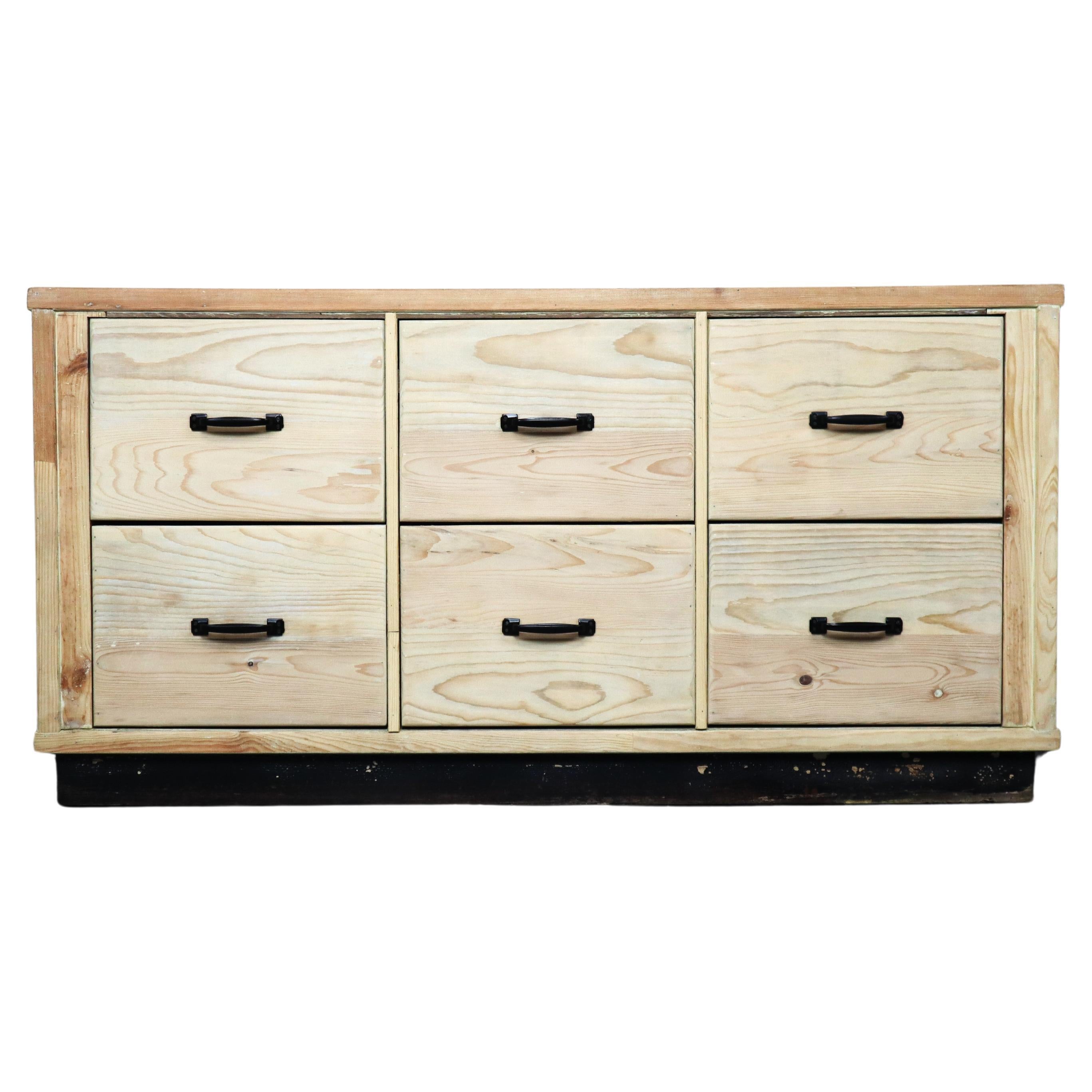 Industrial chest of drawers with six big drawers For Sale