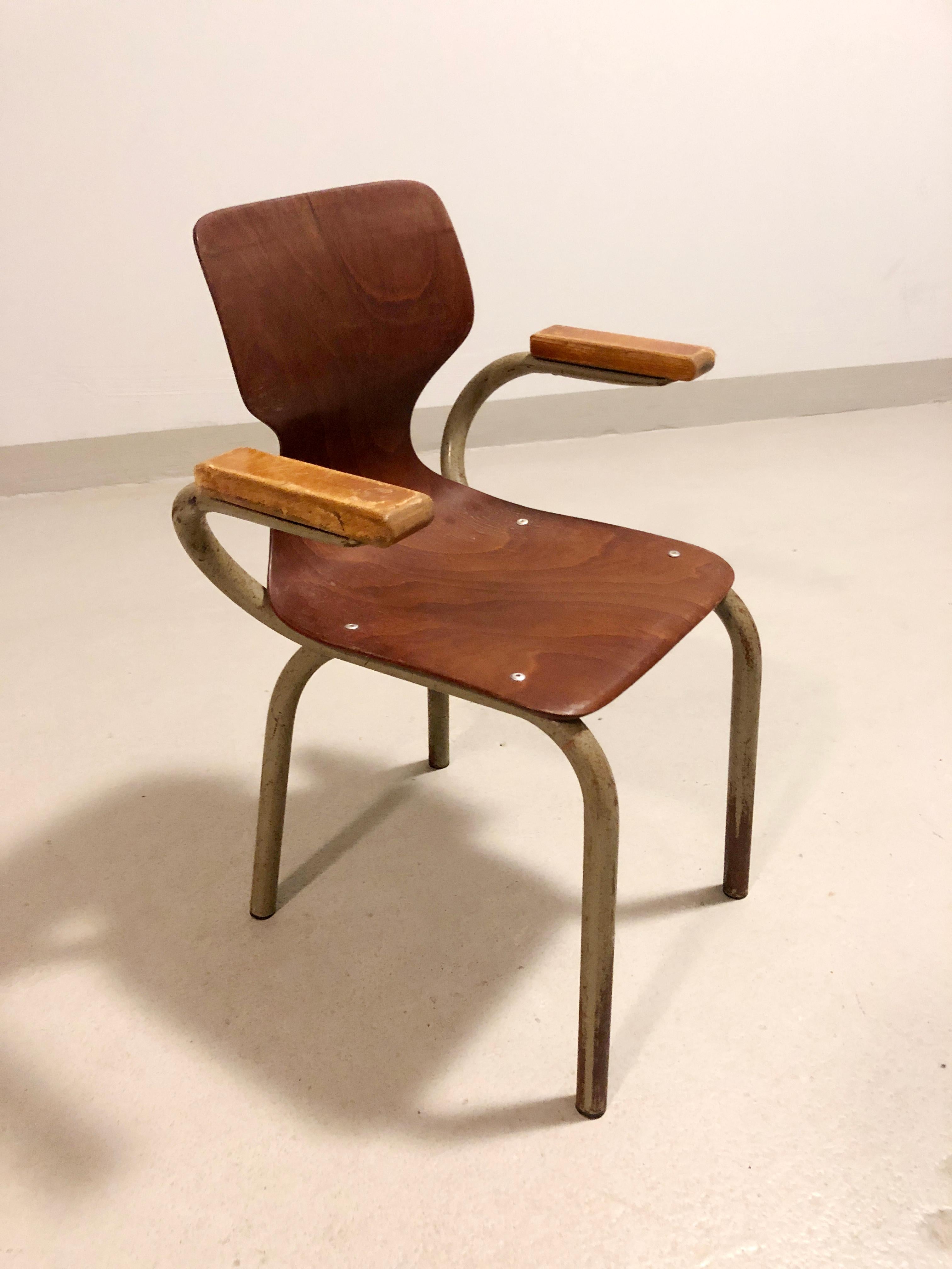 4 Industrial kids chair with plywood/pagholz seat
Tubax Belgium 70's - By Willy van der Meeren.

In good vintage condition no structural issues, very solid design.
With original manufacturing year and Tubax codes/info under the seats.
Original