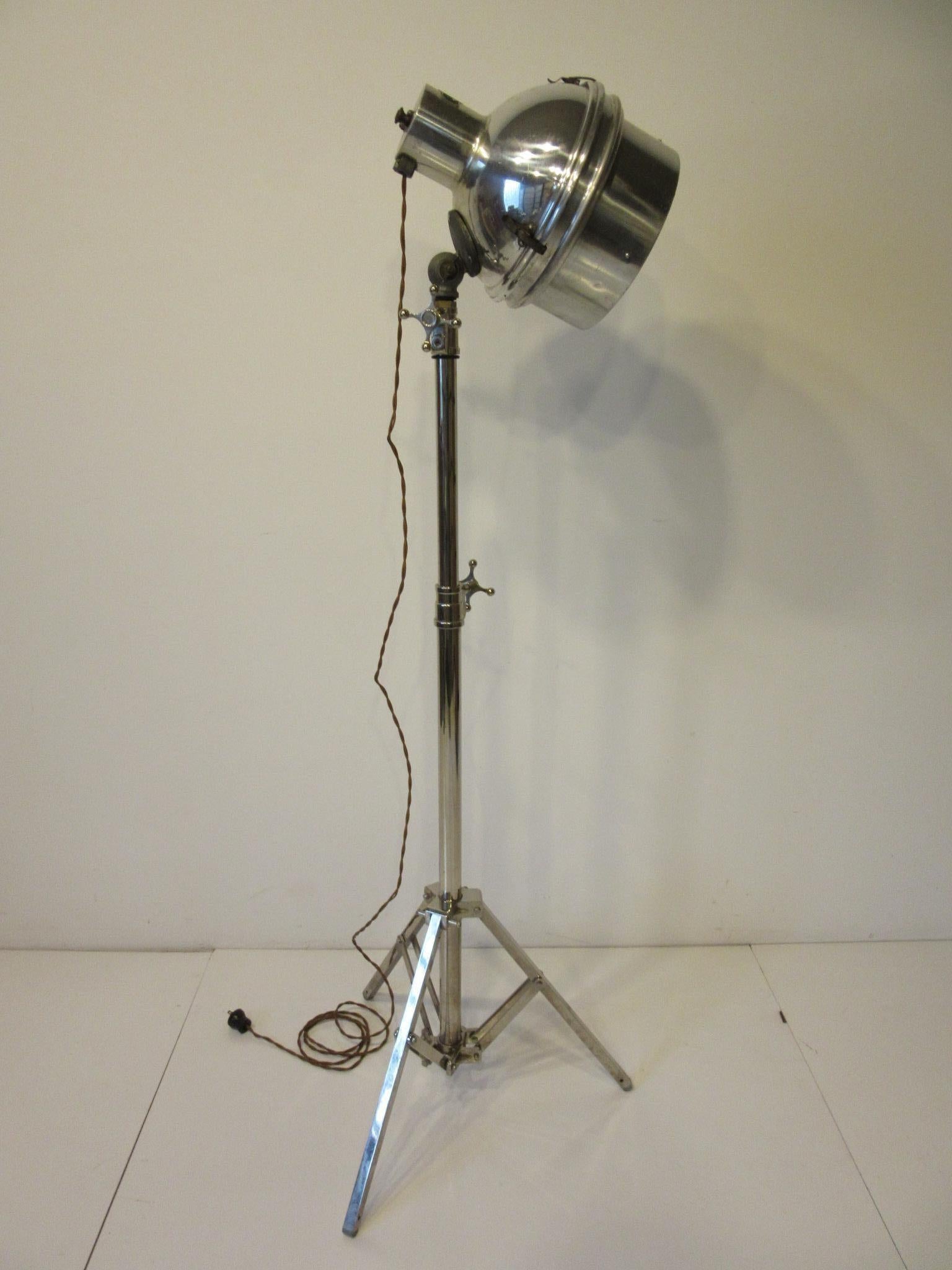 Industrial Deco Chrome Nickel-Plated Adjustable Floor Lamp For Sale 2