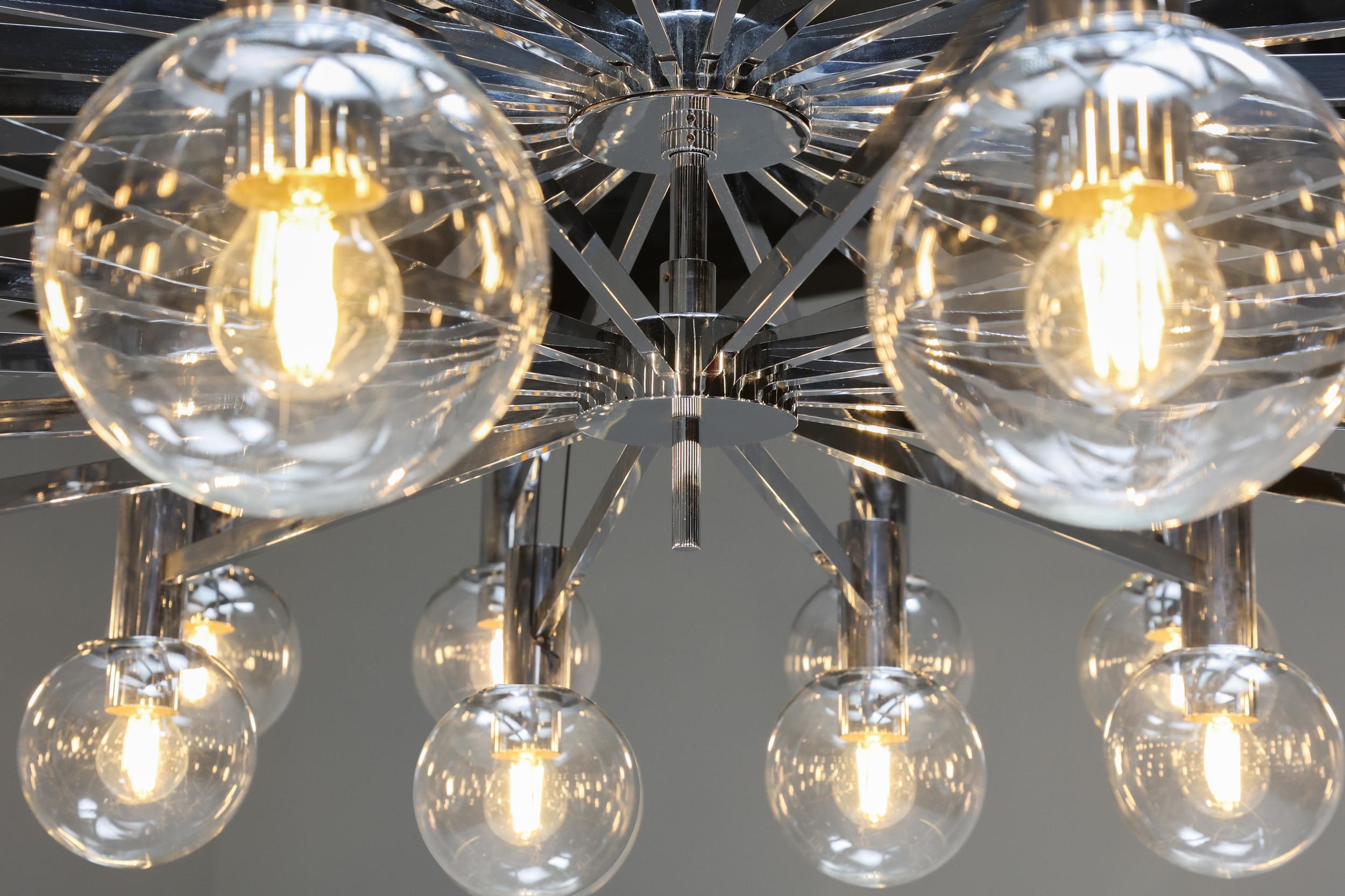 Post-modern Chrome XL Chandelier, Modernist, 40+ Light Bulbs, Sciolari, 1970's In Excellent Condition For Sale In Antwerp, BE