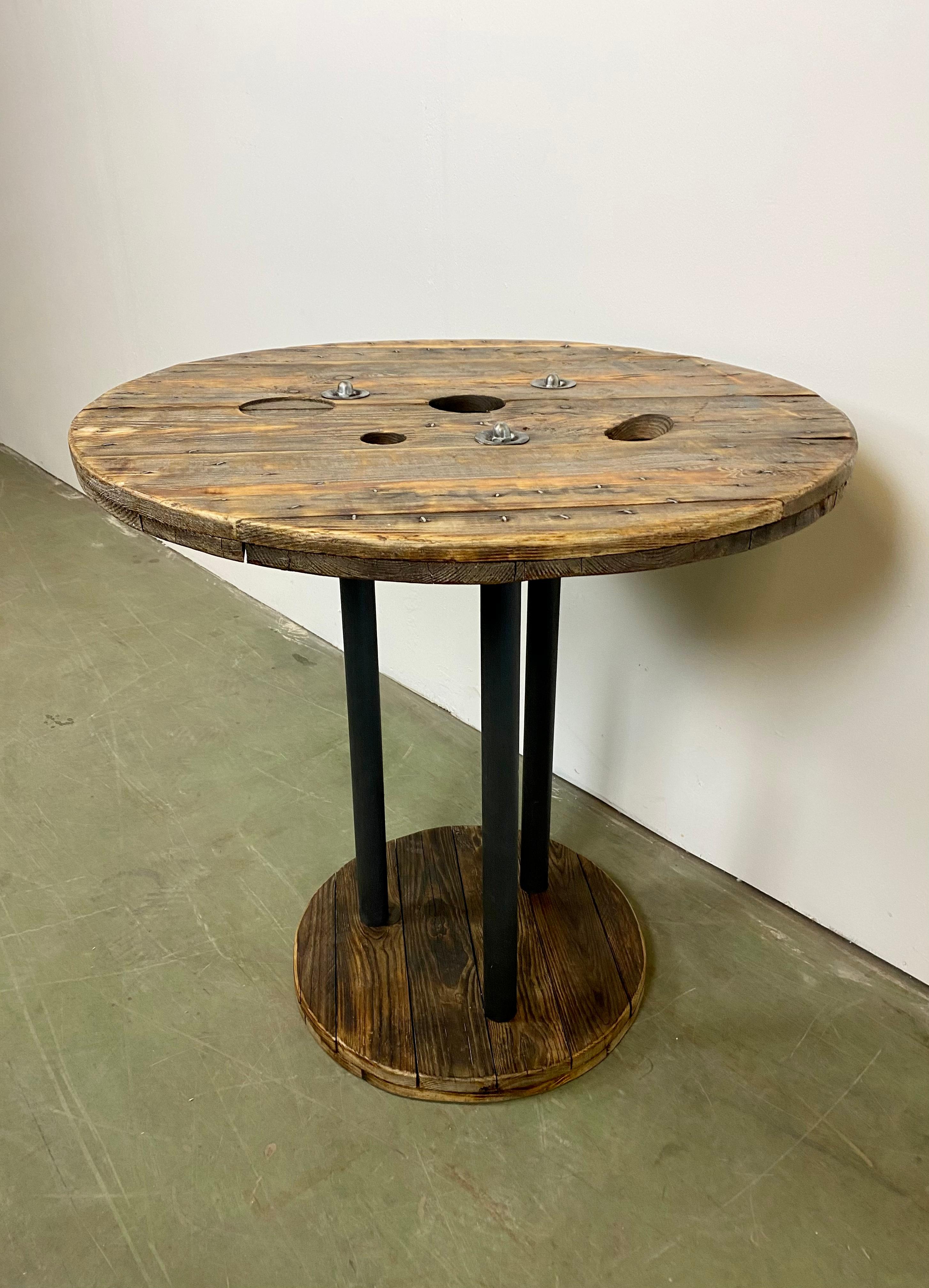 Industrial Circle Coffee Table, 1960s In Good Condition In Kojetice, CZ
