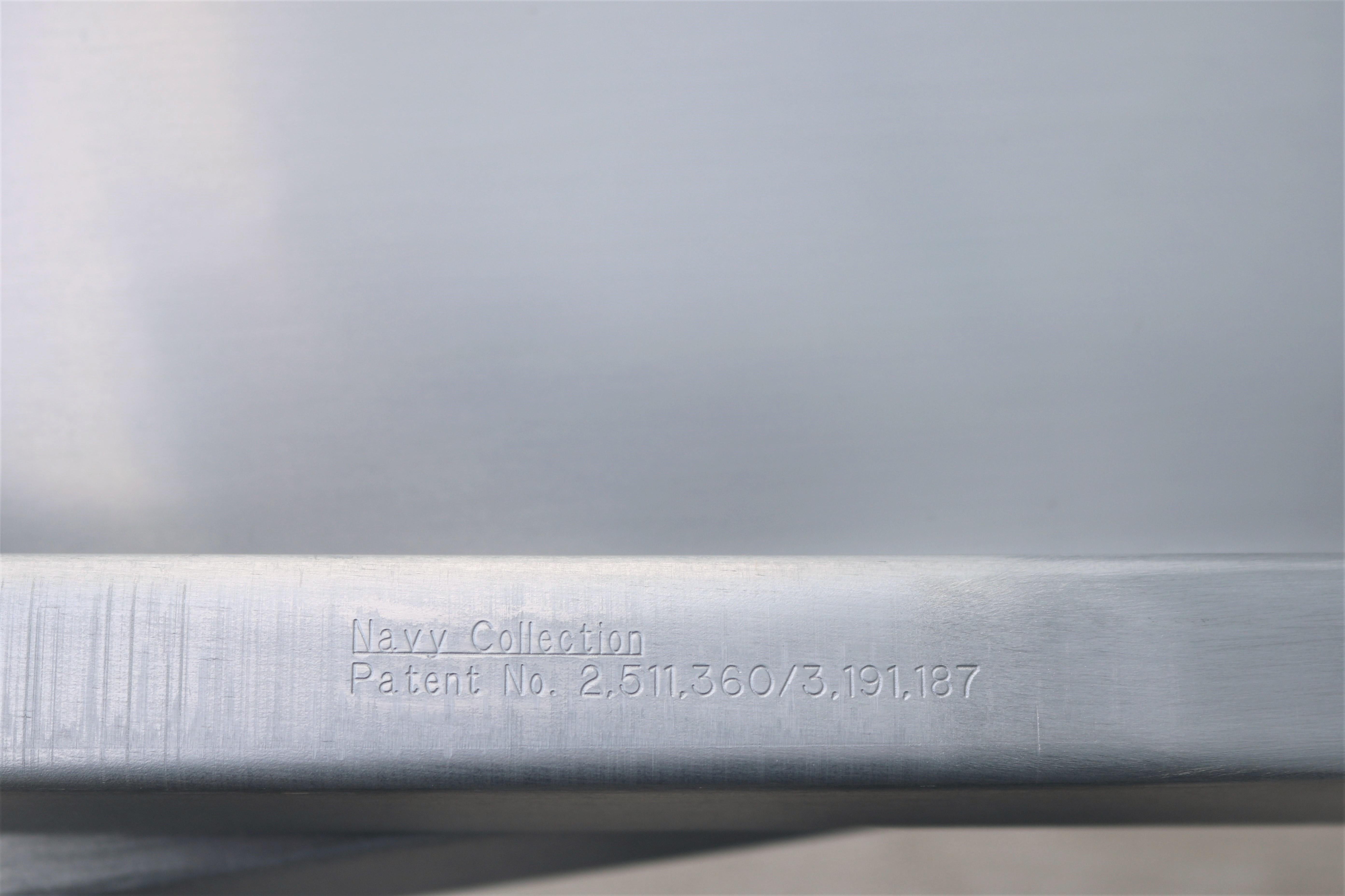 Industrial Classic Emeco 1006 Marine gebürstetem Aluminium Bar Höhe Hocker - ein Paar im Angebot 11