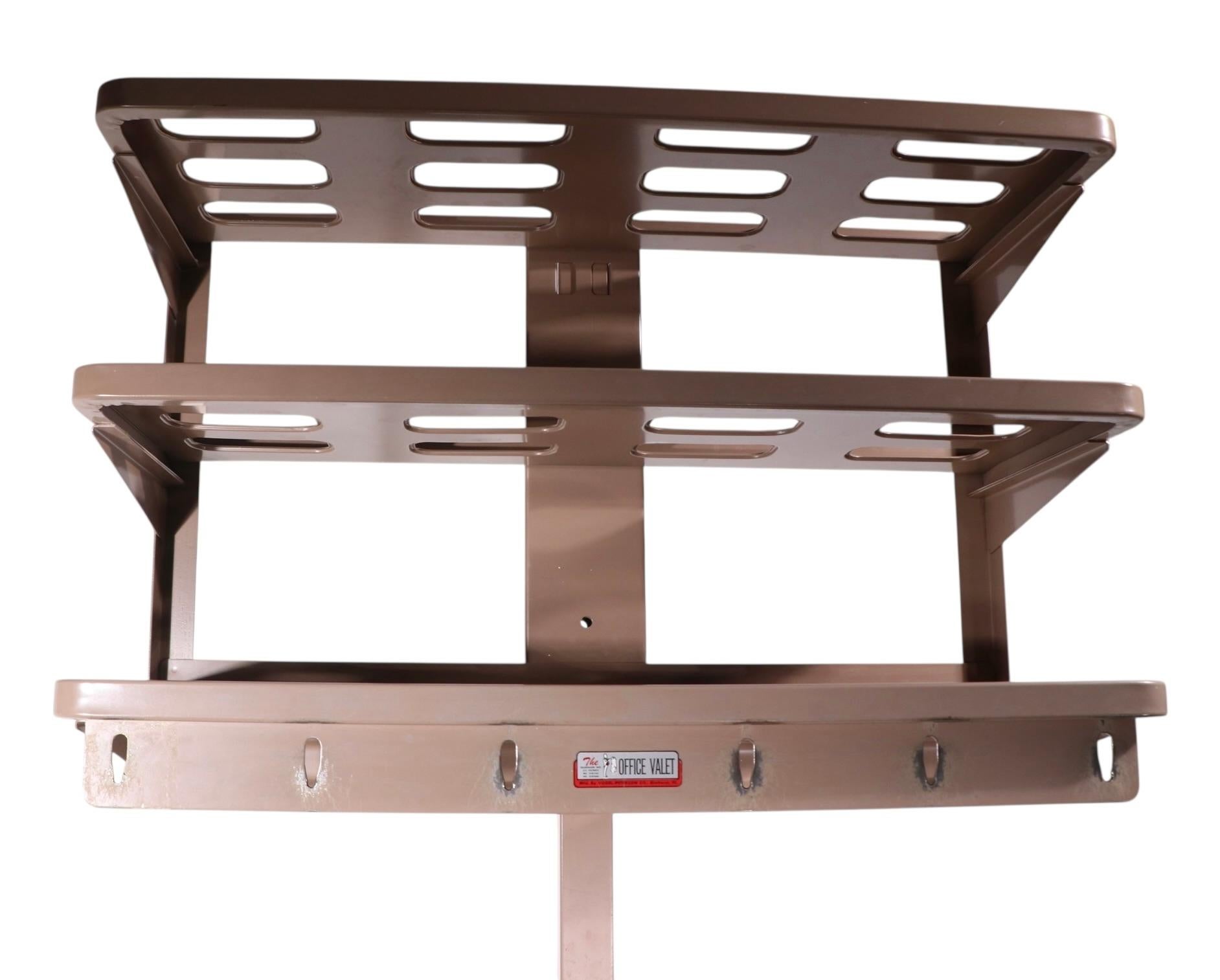 Porte-manteau industriel Le valet de bureau par Vogel Peterson Co, Circa 1950/60s en vente 5