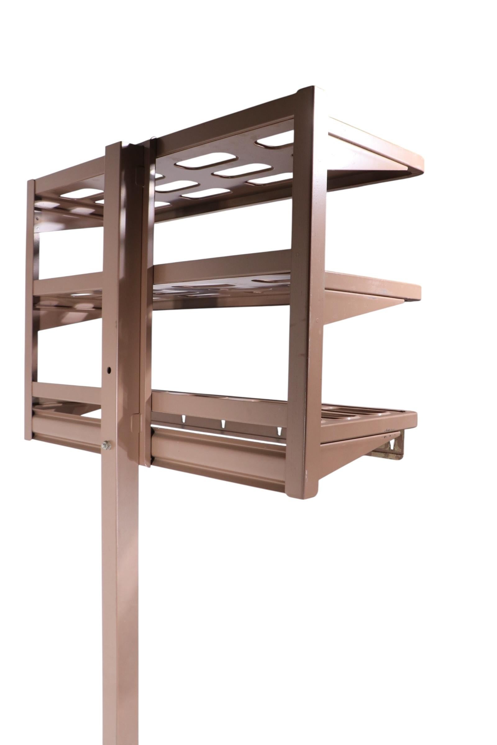 Porte-manteau industriel Le valet de bureau par Vogel Peterson Co, Circa 1950/60s en vente 7